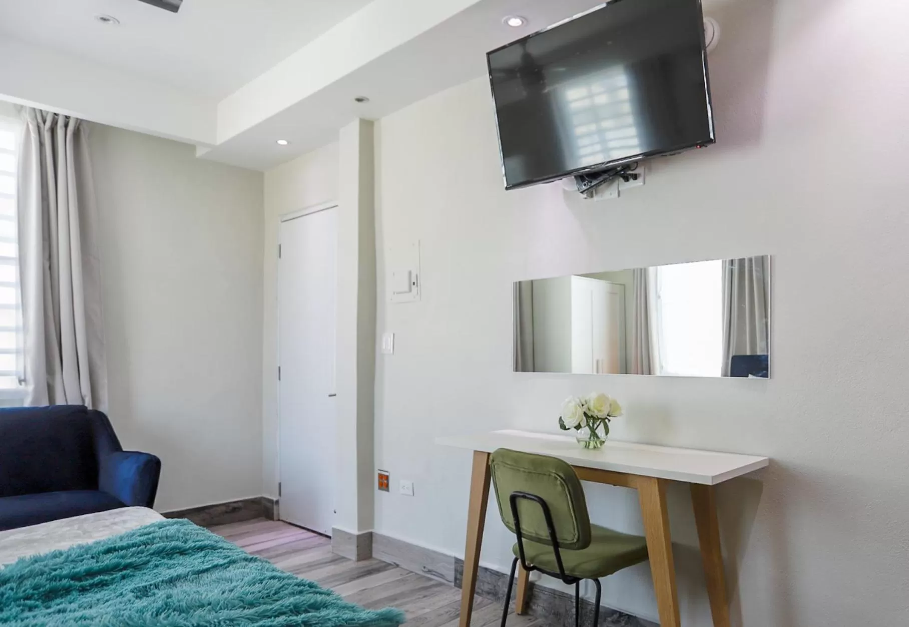 TV/Entertainment Center in Rosalina Urbano