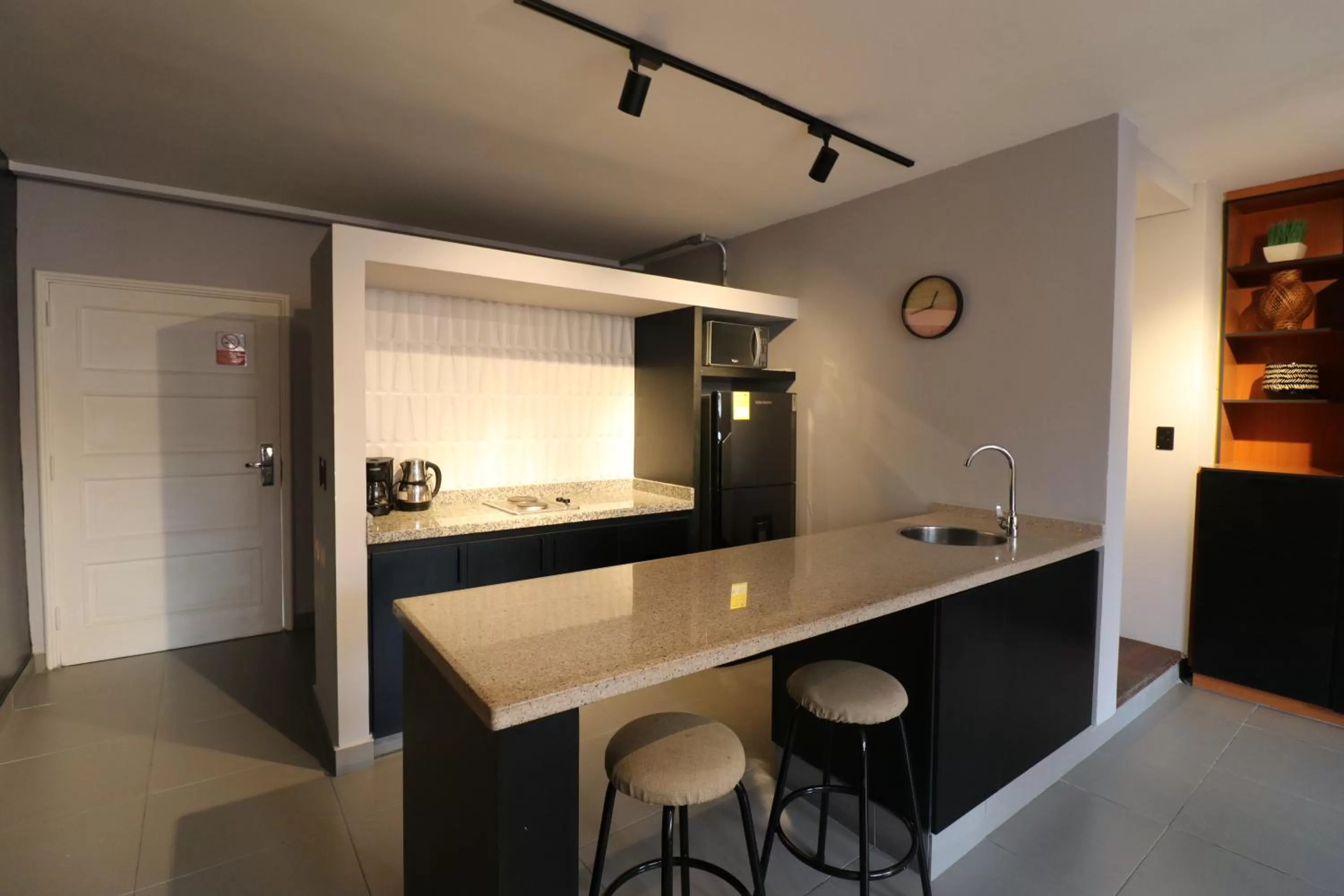 Kitchen/Kitchenette in 554 Apartments