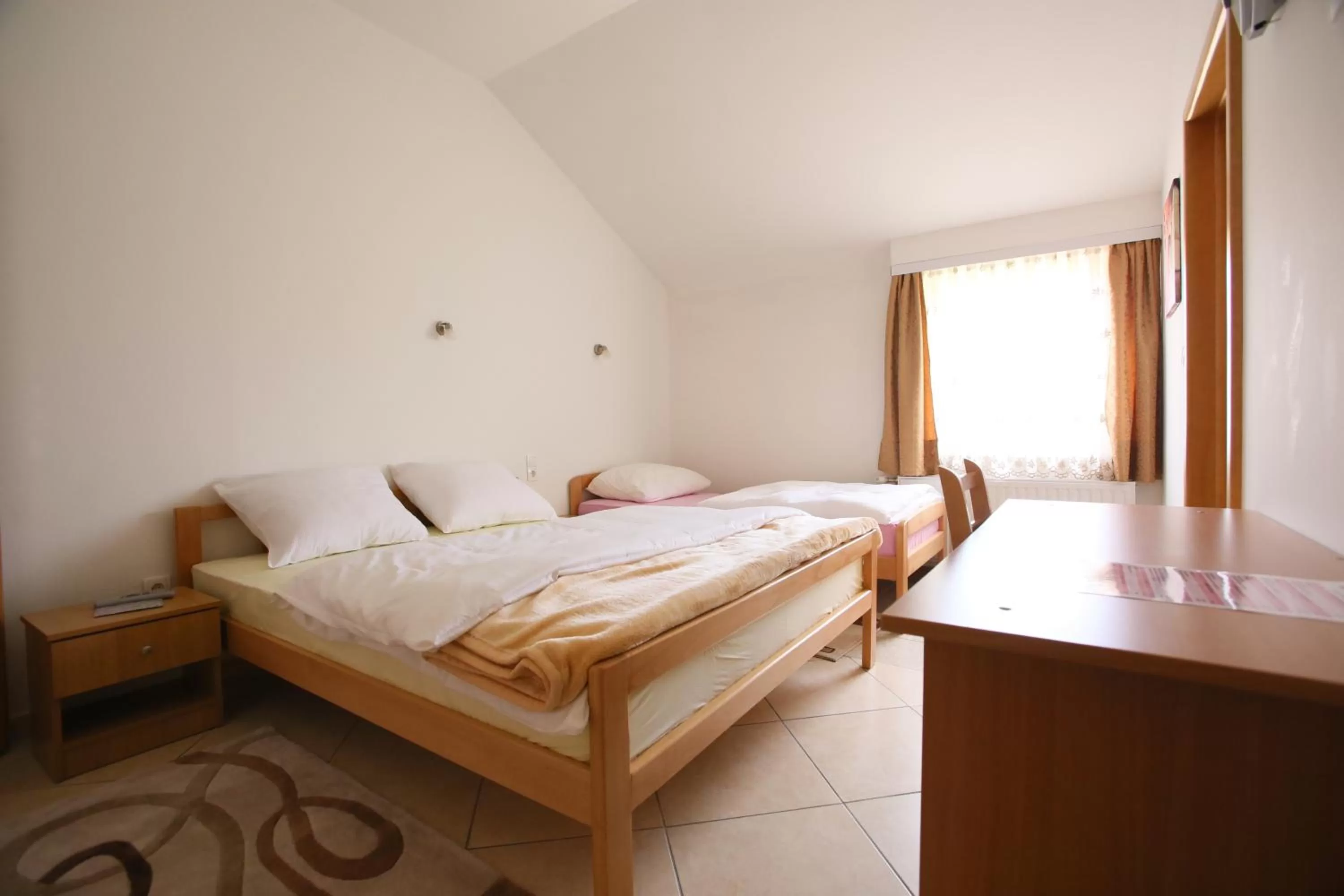 Photo of the whole room in Motel Maks