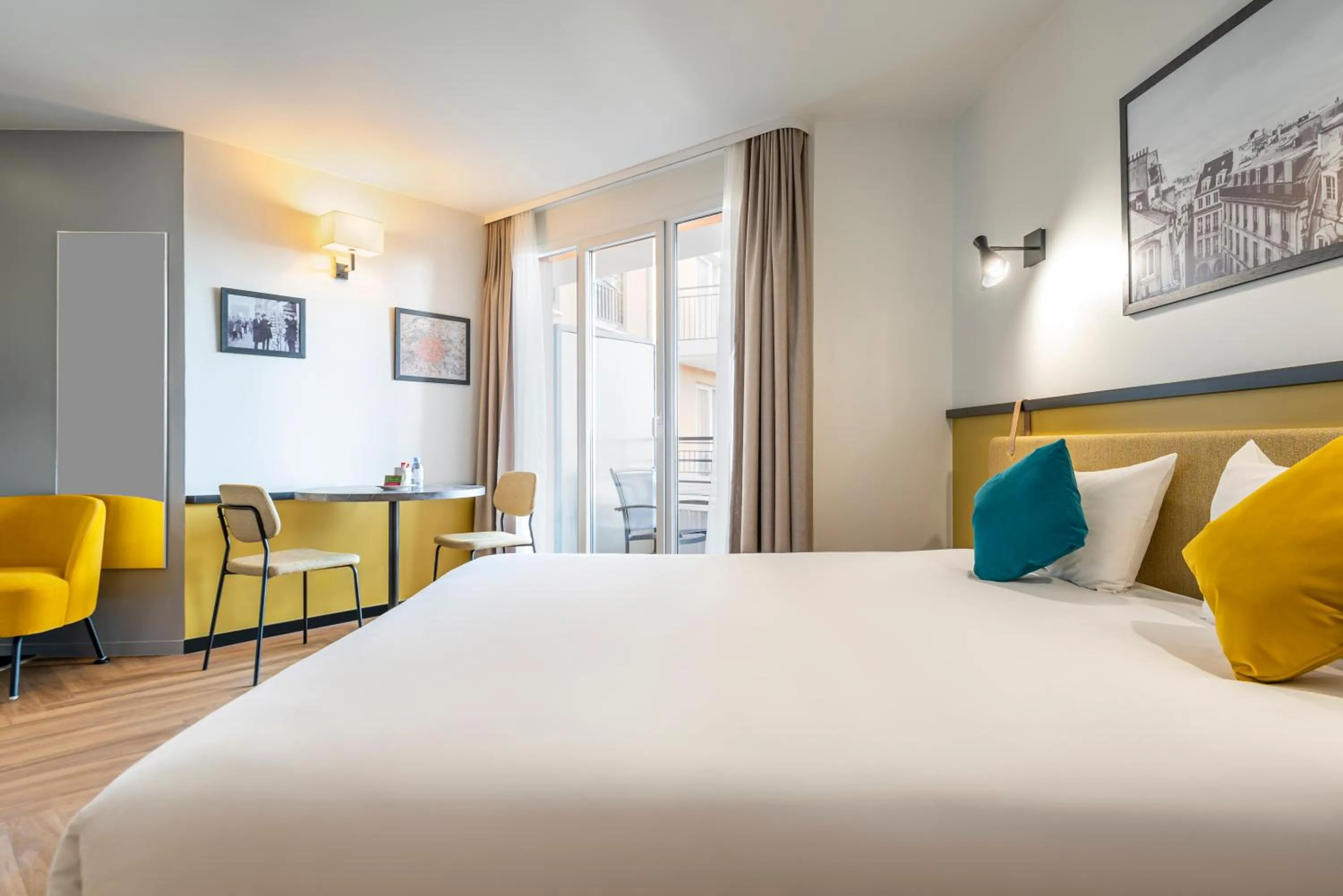 Bed in Aparthotel Adagio Paris Montrouge
