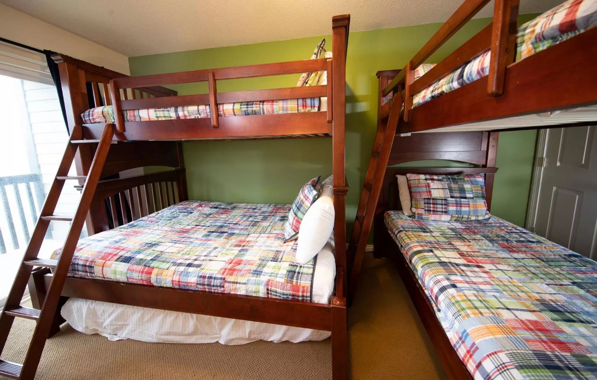 Photo of the whole room, Bed in Winterplace on Okemo Mountain