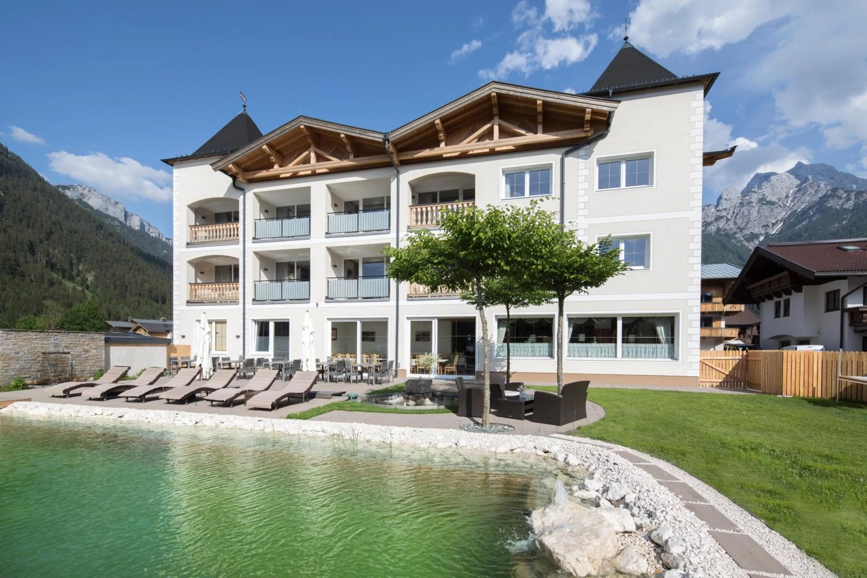 Property building in Hotel & Appartements Heigenhauser