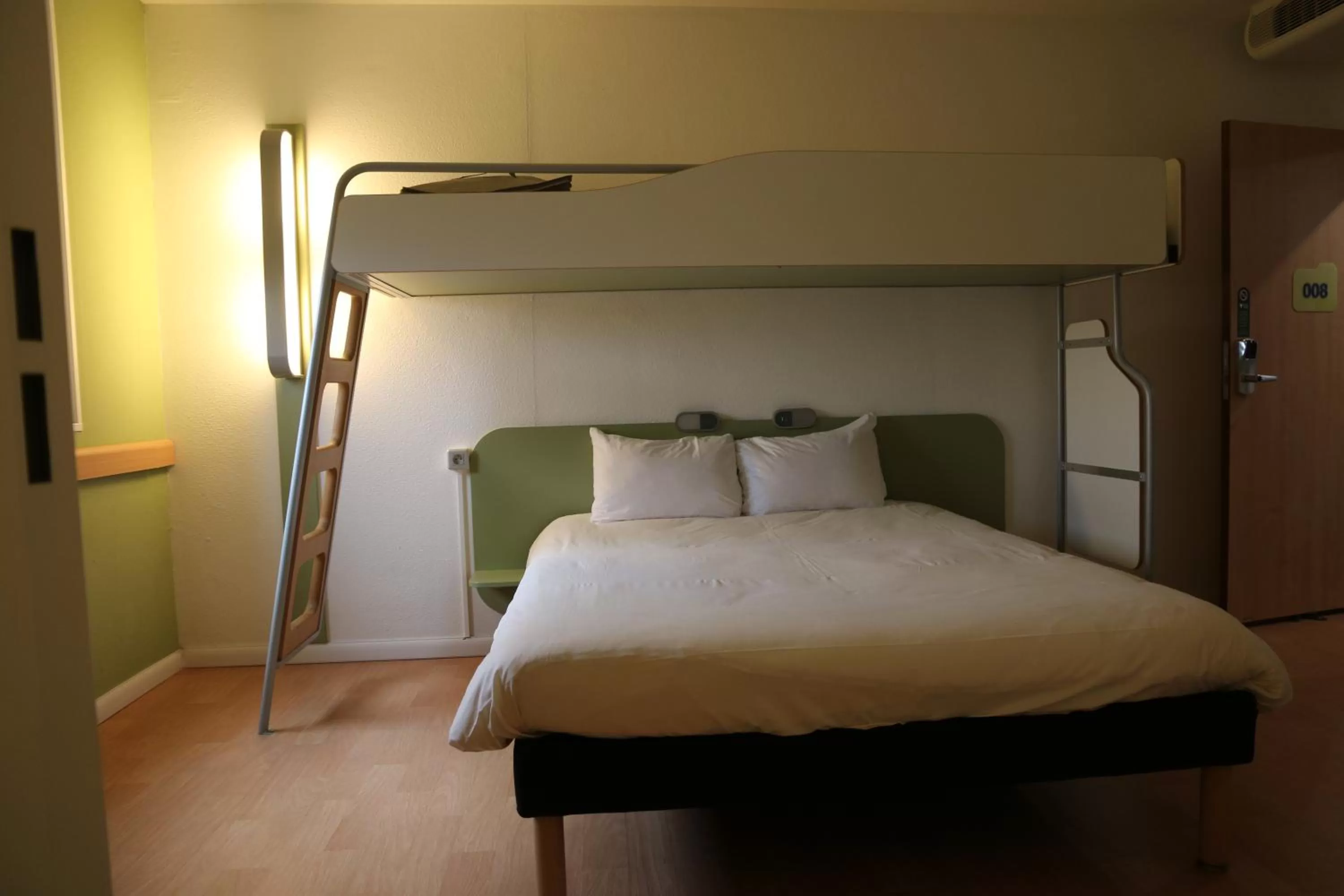 bunk bed, Bed in Ibis budget Verdun