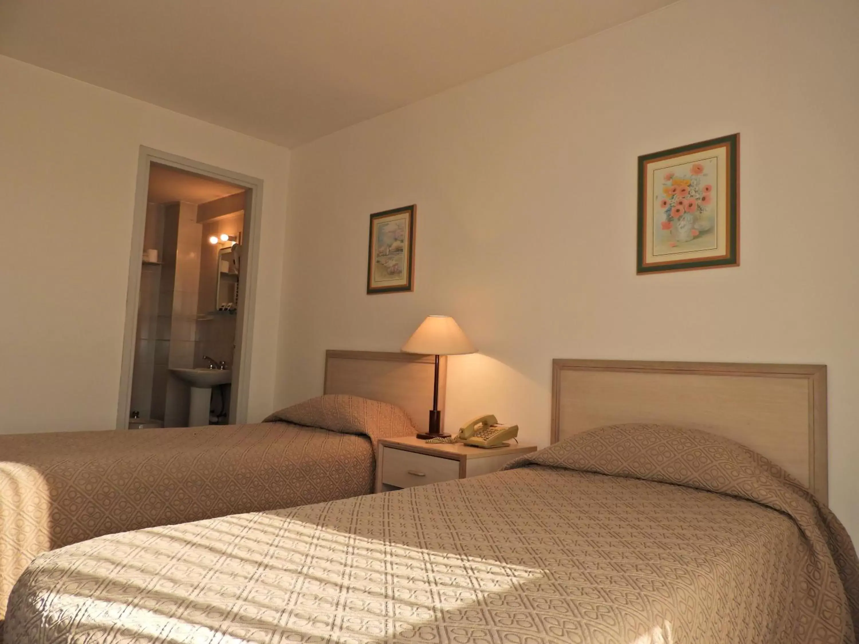 Single Room in Hotel Tres Cruces Single Room in Hotel Tres Cruces