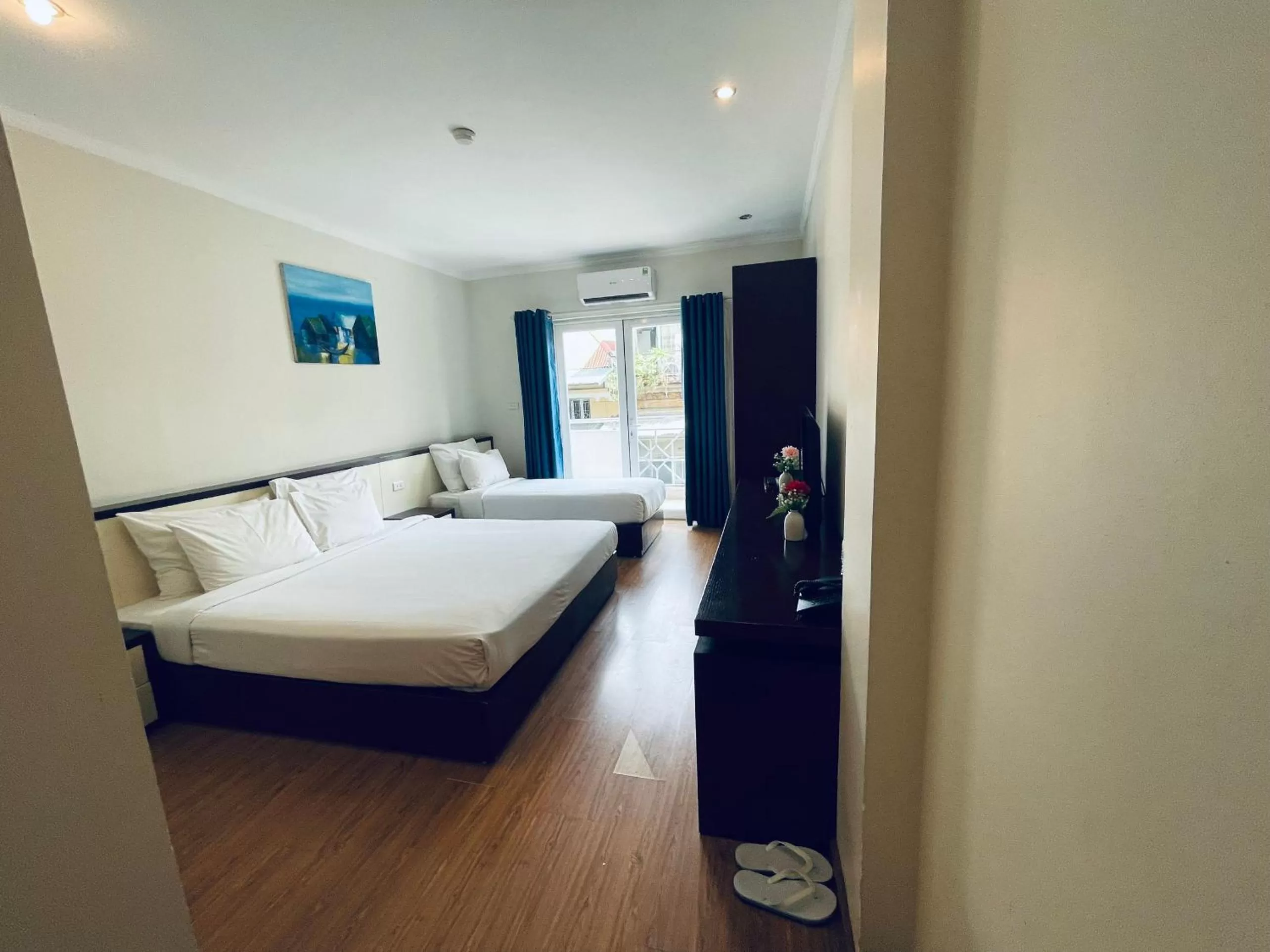 Property building in Rising Dragon Hotel