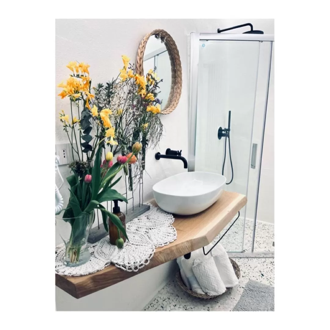 Bathroom in Hydria guest house art gallery