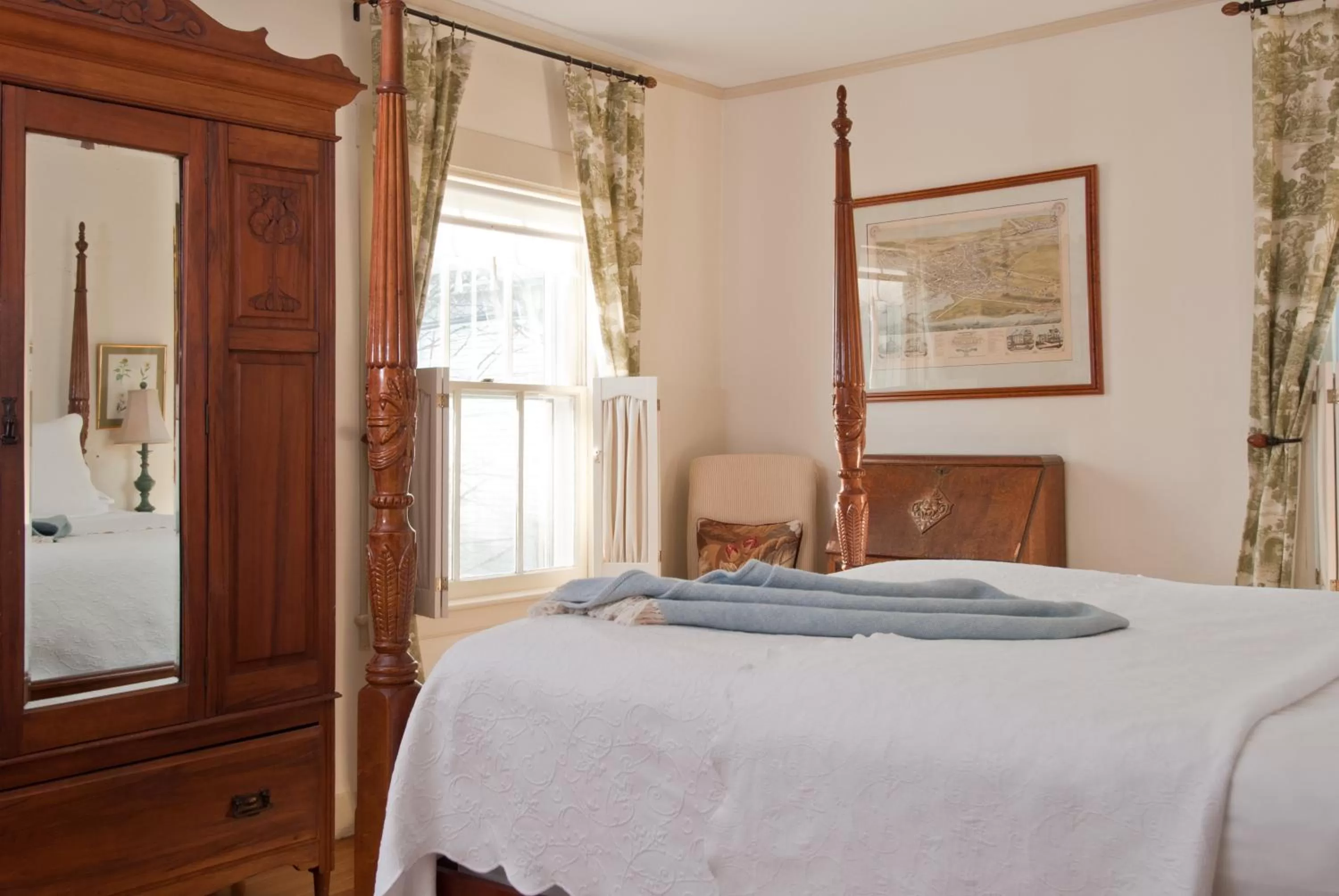 Bed in Marshall Slocum Inn