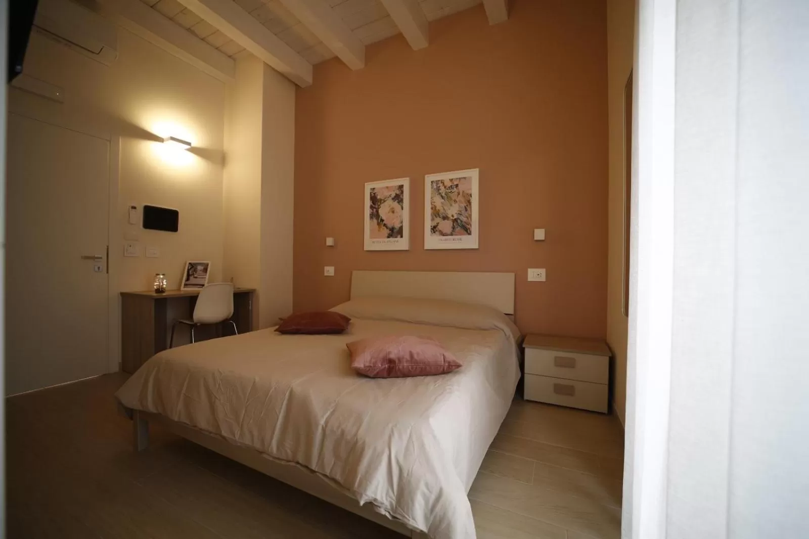 Bedroom, Bed in The Garden