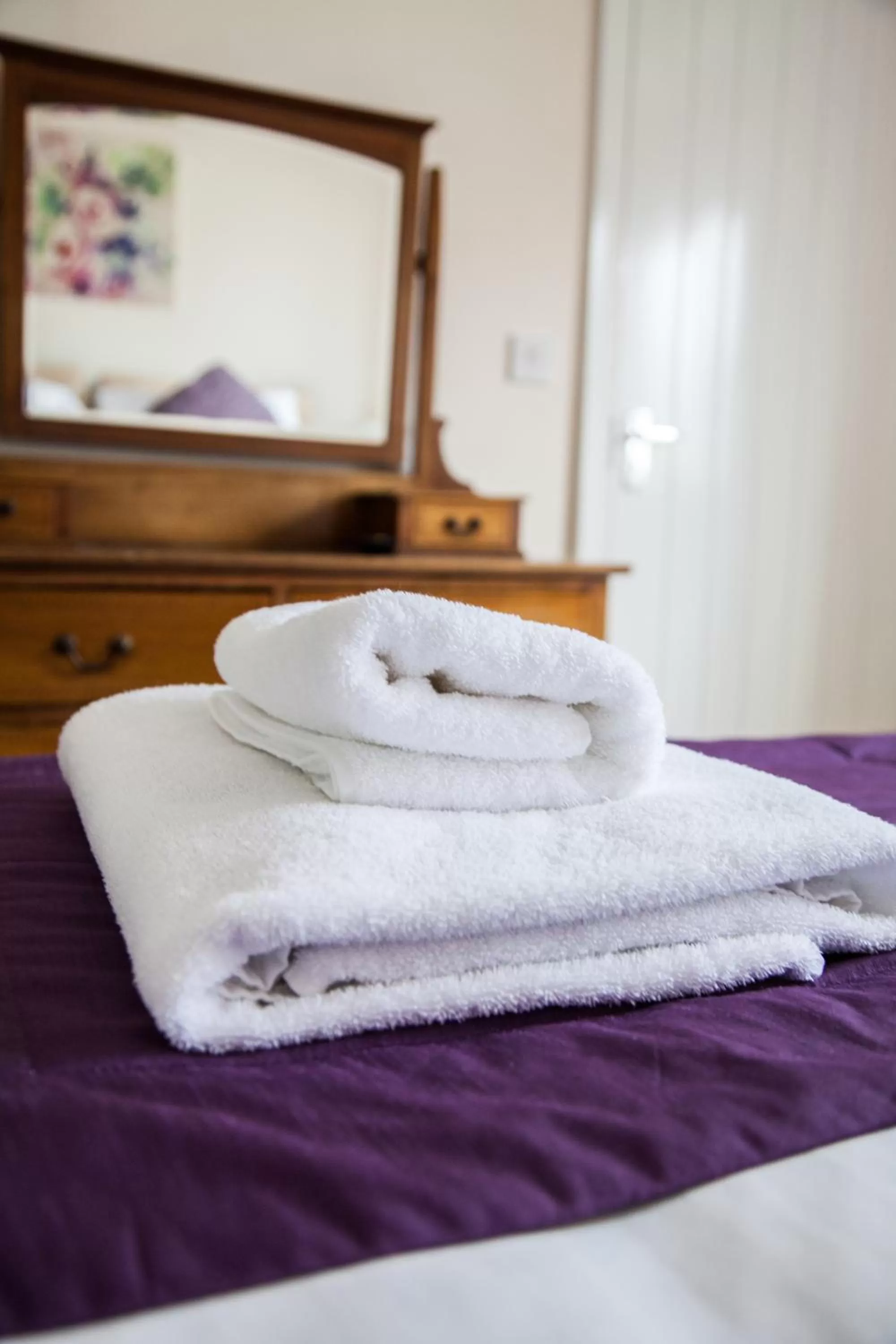 Shower, Bed in The Poltimore Inn