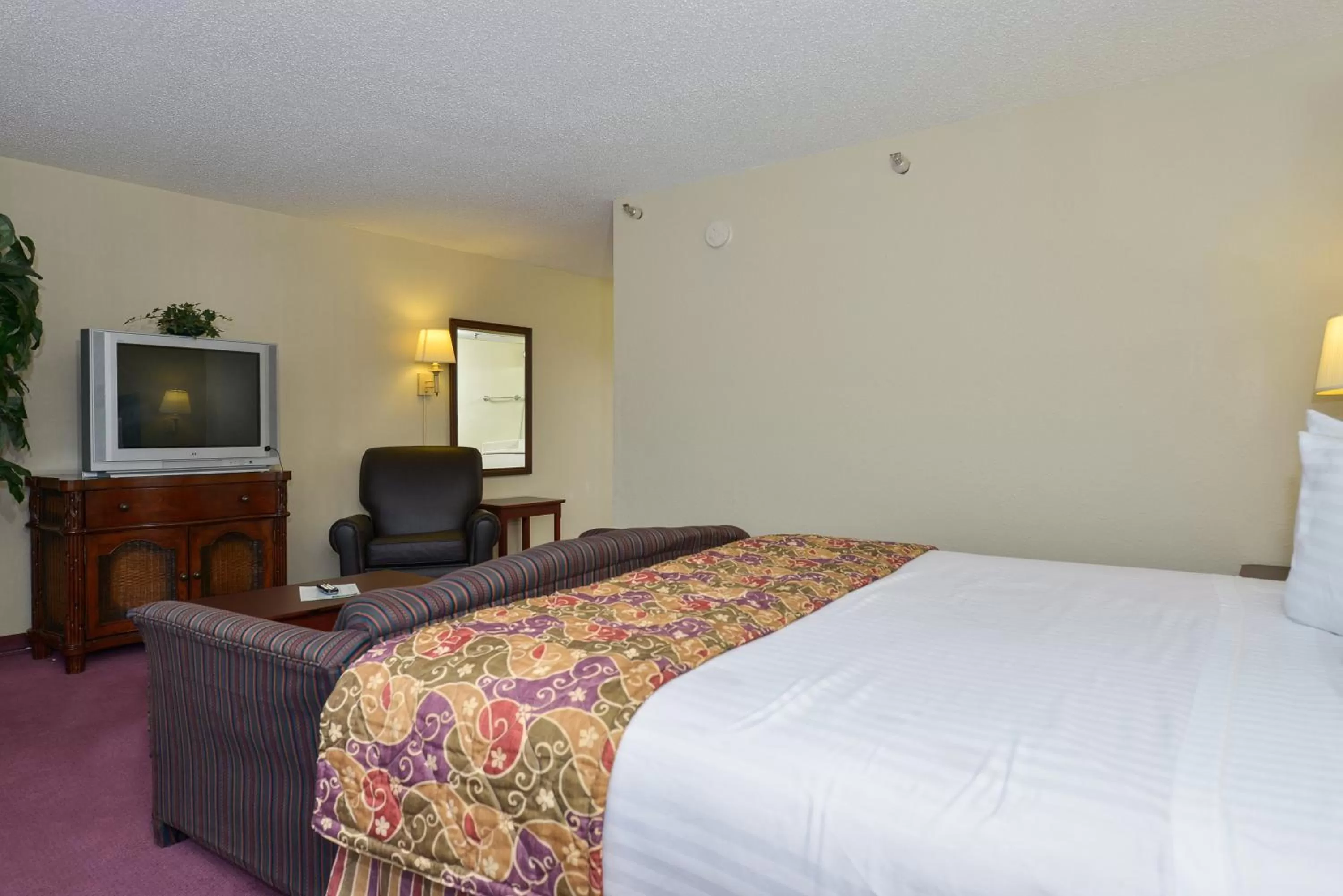 Bedroom, Bed in Lamplighter Inn-South