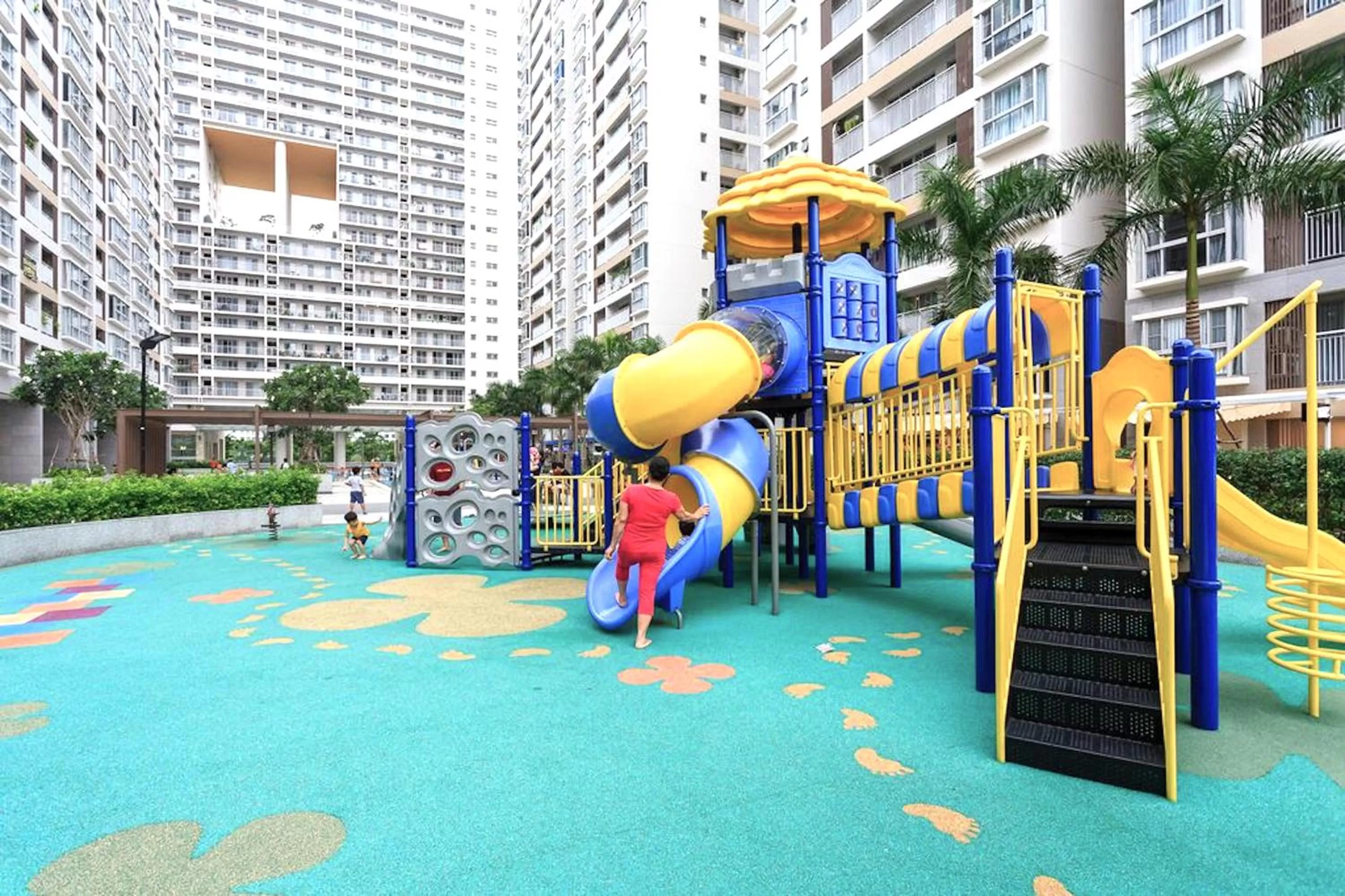 Children play ground in Scenic Valley Suite