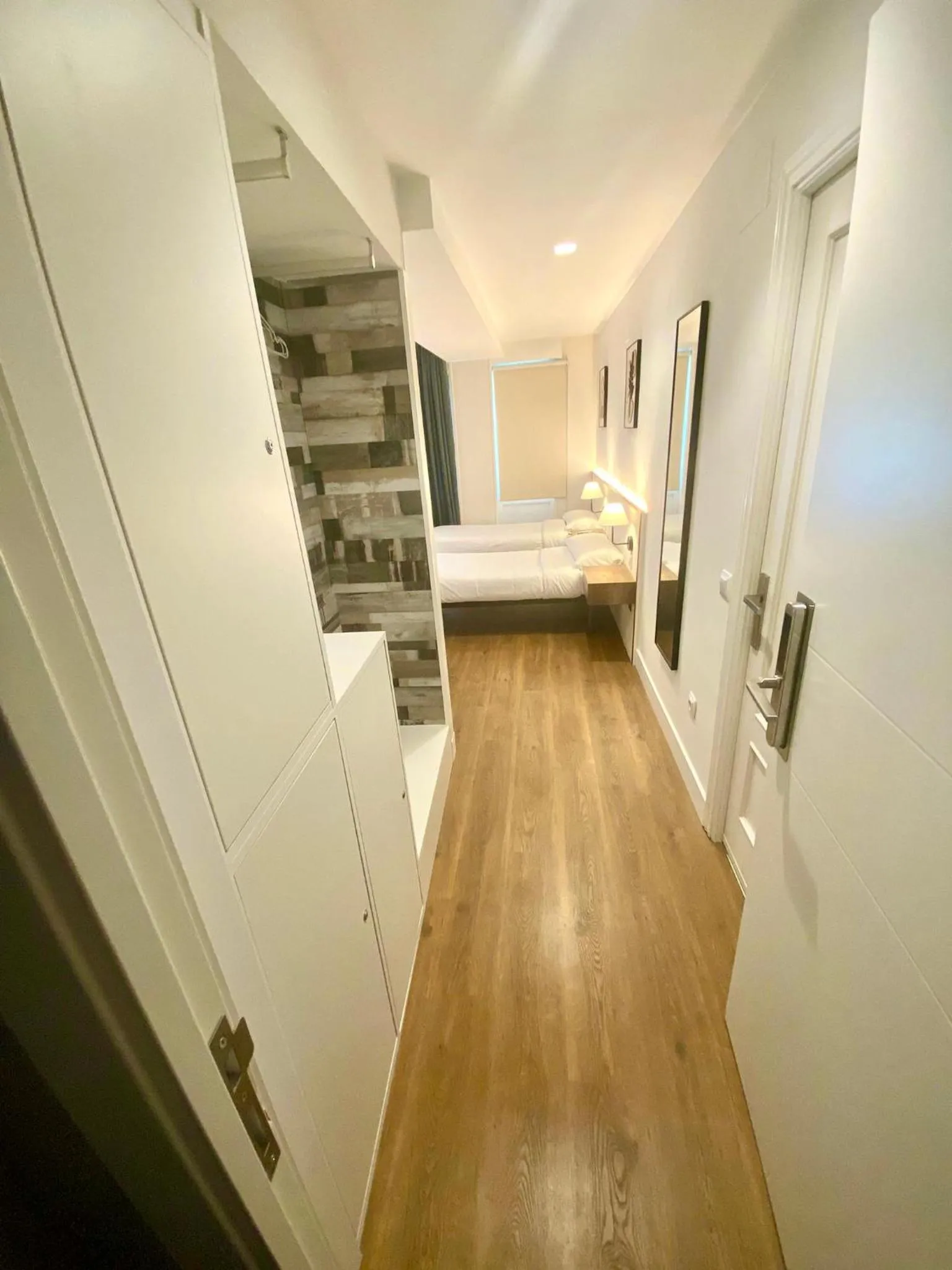 wardrobe, Bed in Far Home Gran Vía