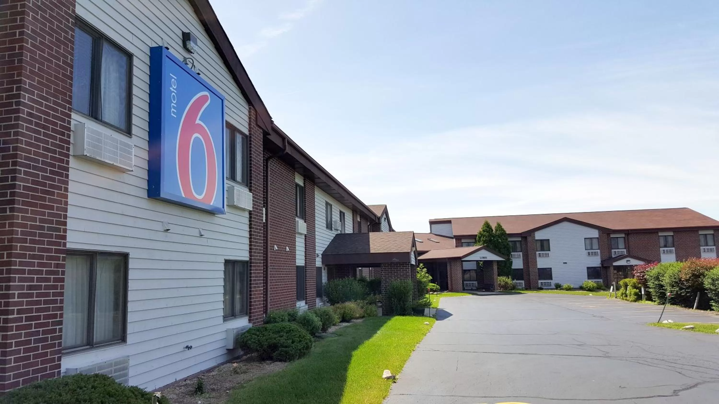 Property building in Motel 6-Saukville, WI