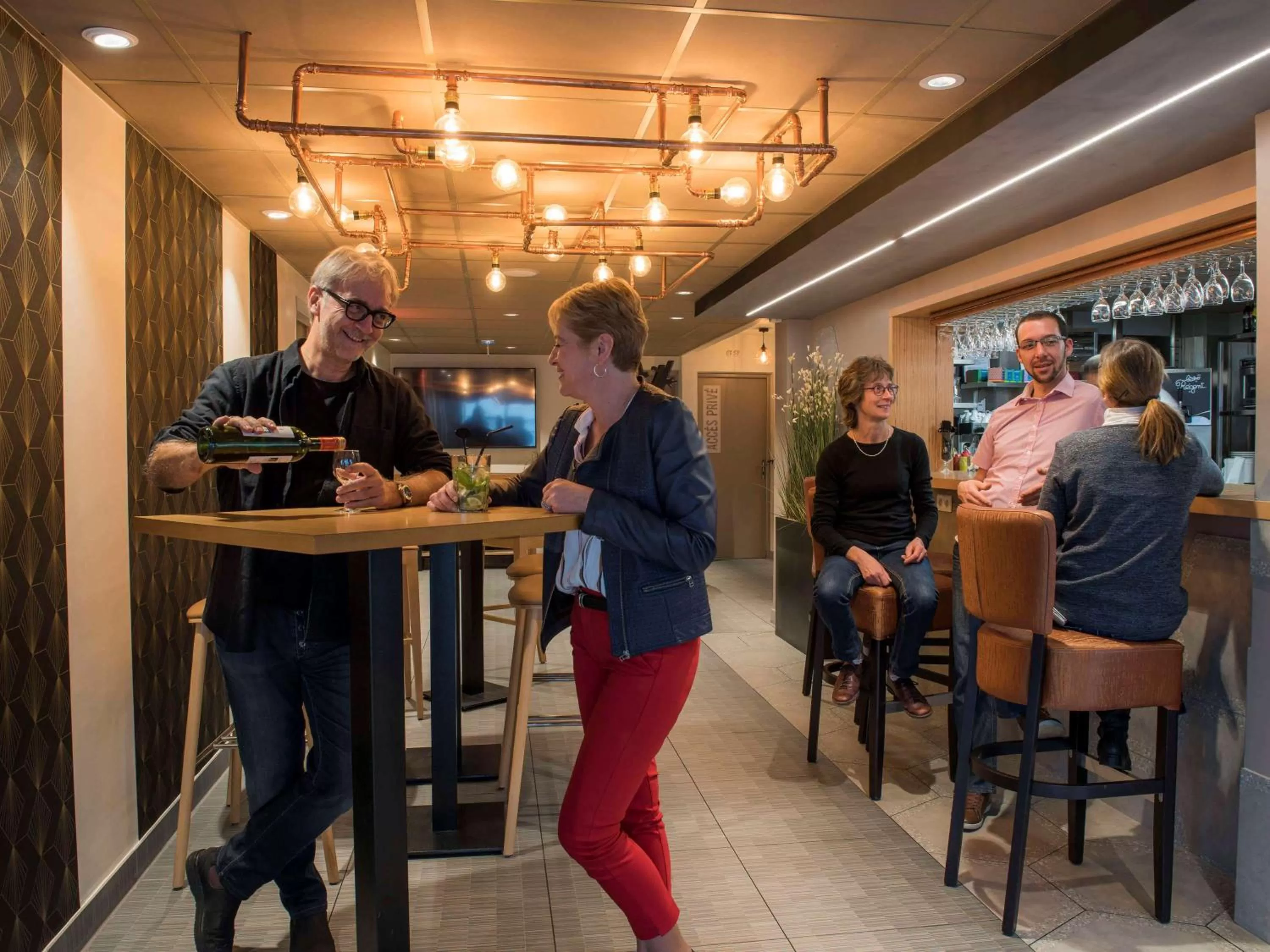 Lounge or bar in ibis Tours Nord