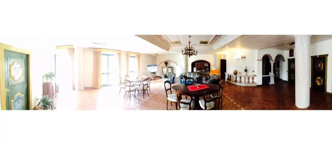 Communal lounge/ TV room, Restaurant/Places to Eat in La Lanterna