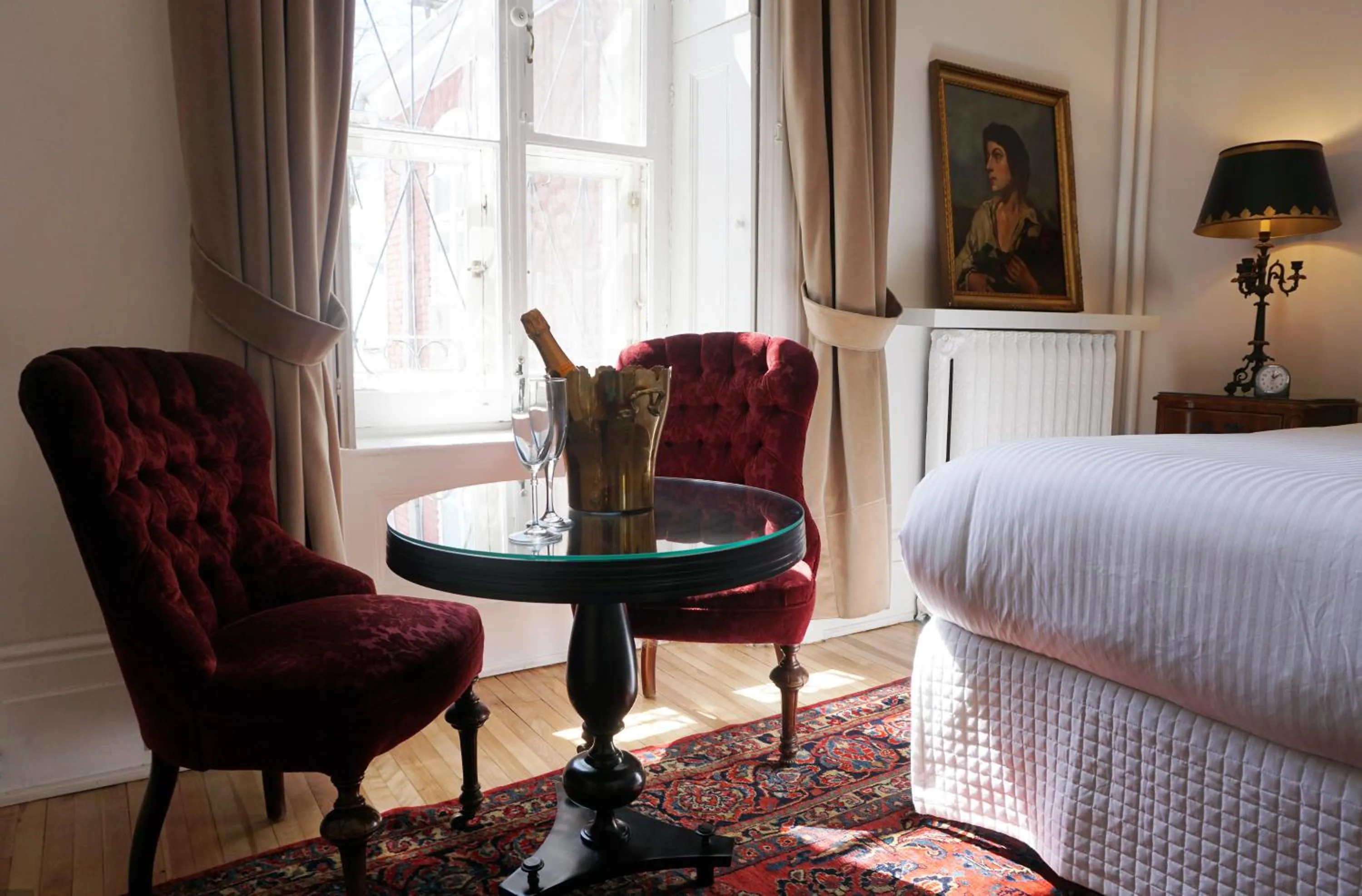 Seating area, Bed in Hôtel Marie-Rollet