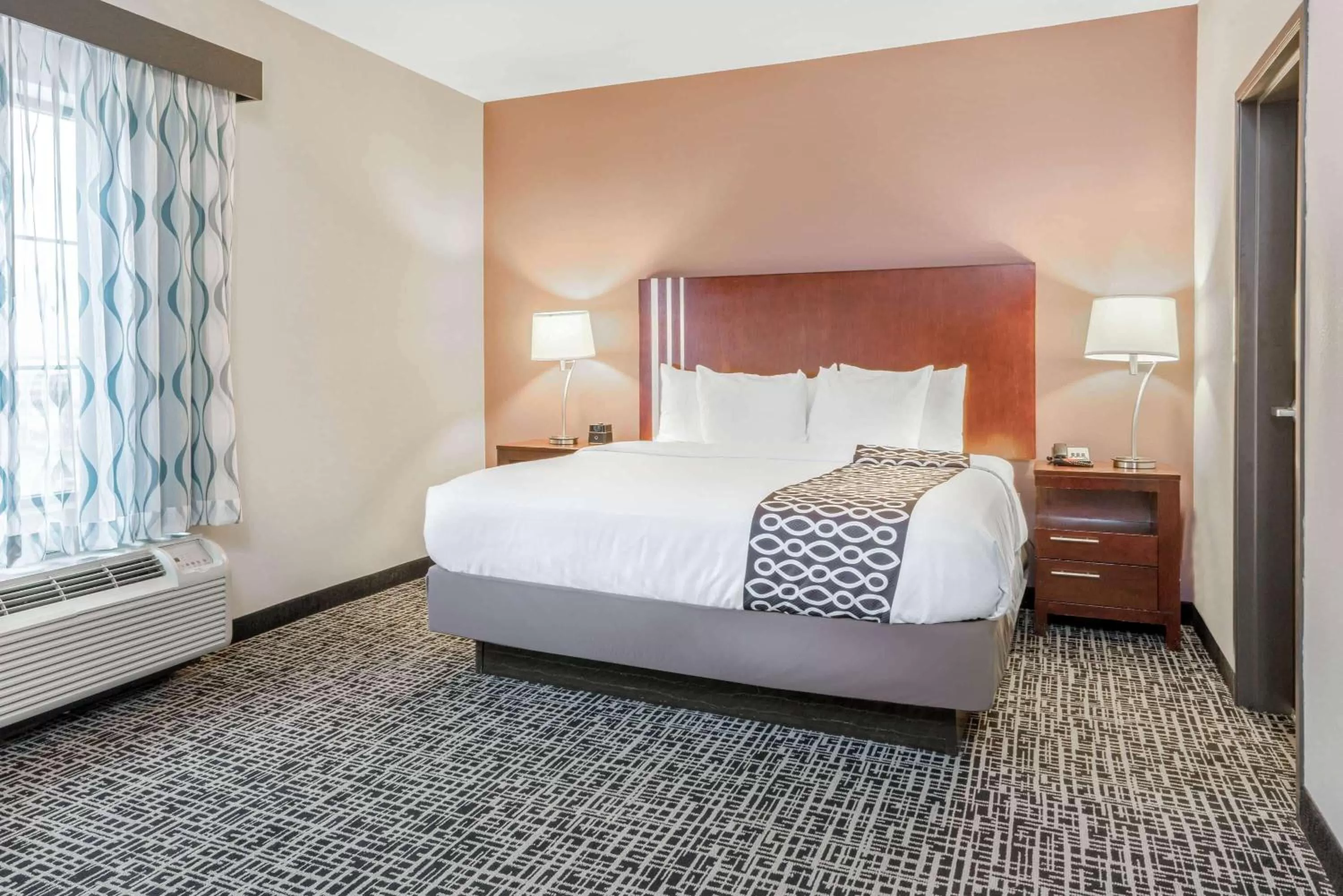 Photo of the whole room in La Quinta by Wyndham Oklahoma City -Yukon