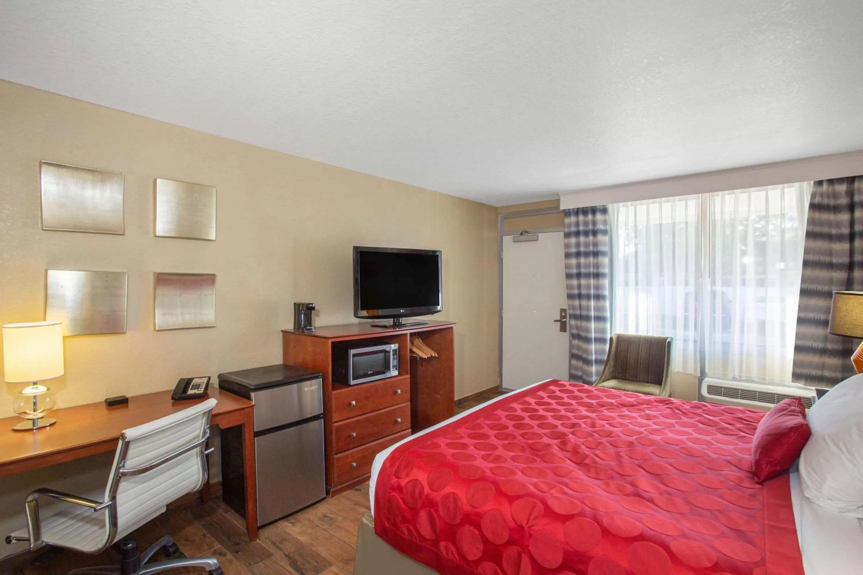 Photo of the whole room, Bed in Ramada by Wyndham Venice Hotel Venezia