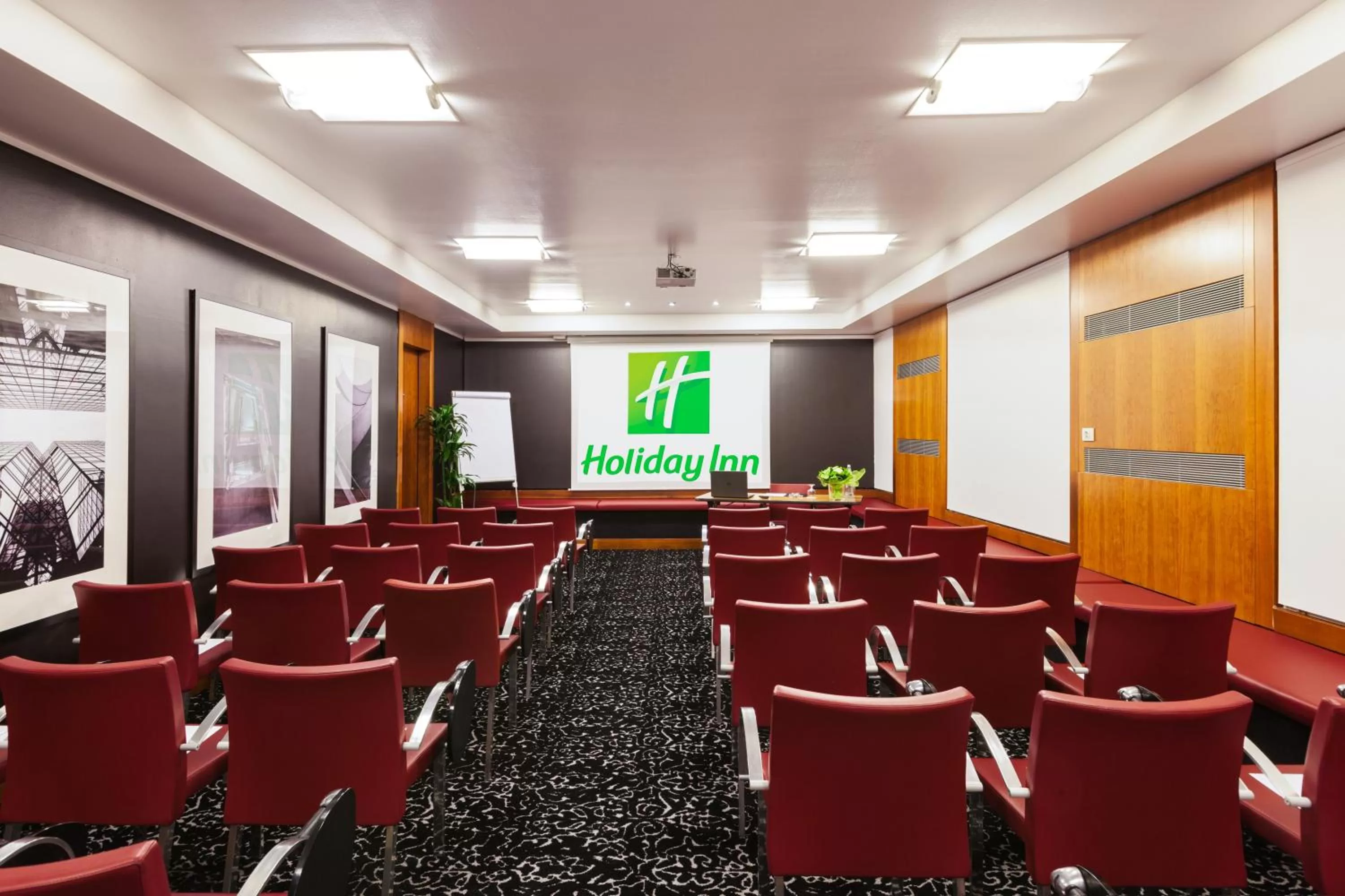 Meeting/conference room in Holiday Inn Milan Garibaldi Station by IHG