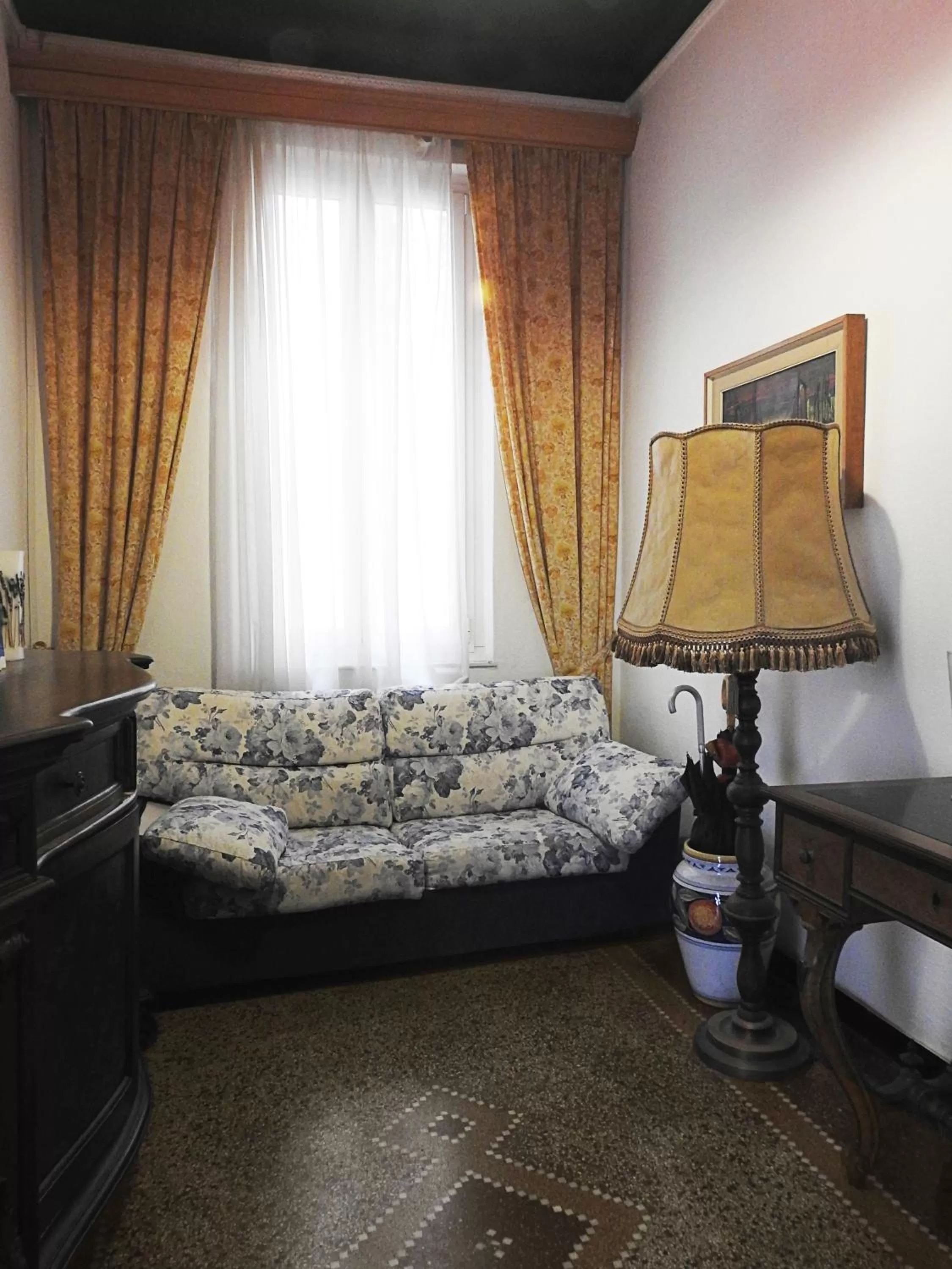 Seating area, Bed in Albergo Annabella