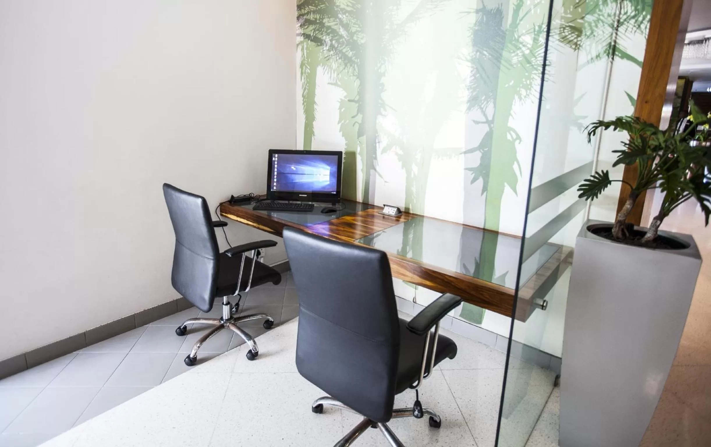 Business facilities in First Group The Palace All-Suite