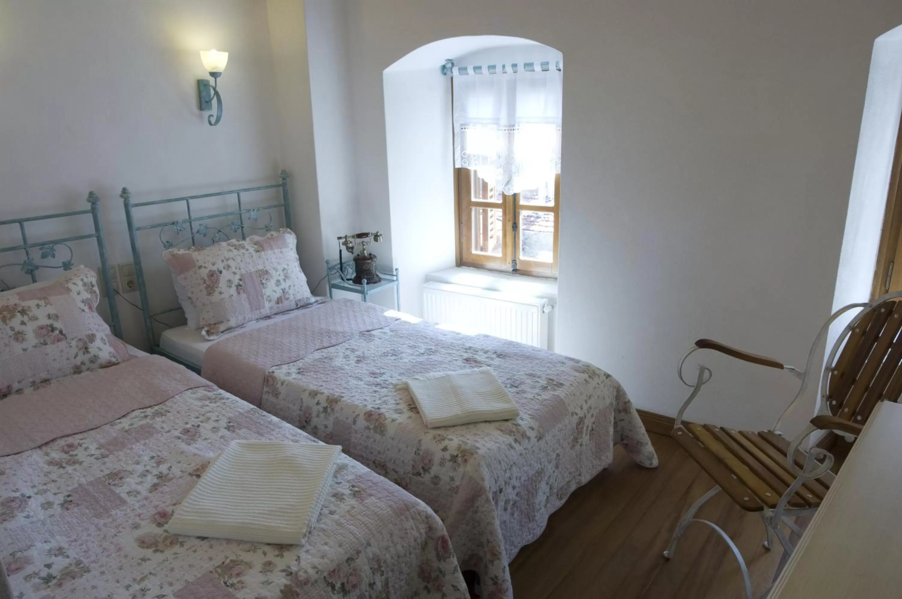 Bed in Hotel Des Etrangers - Special Category