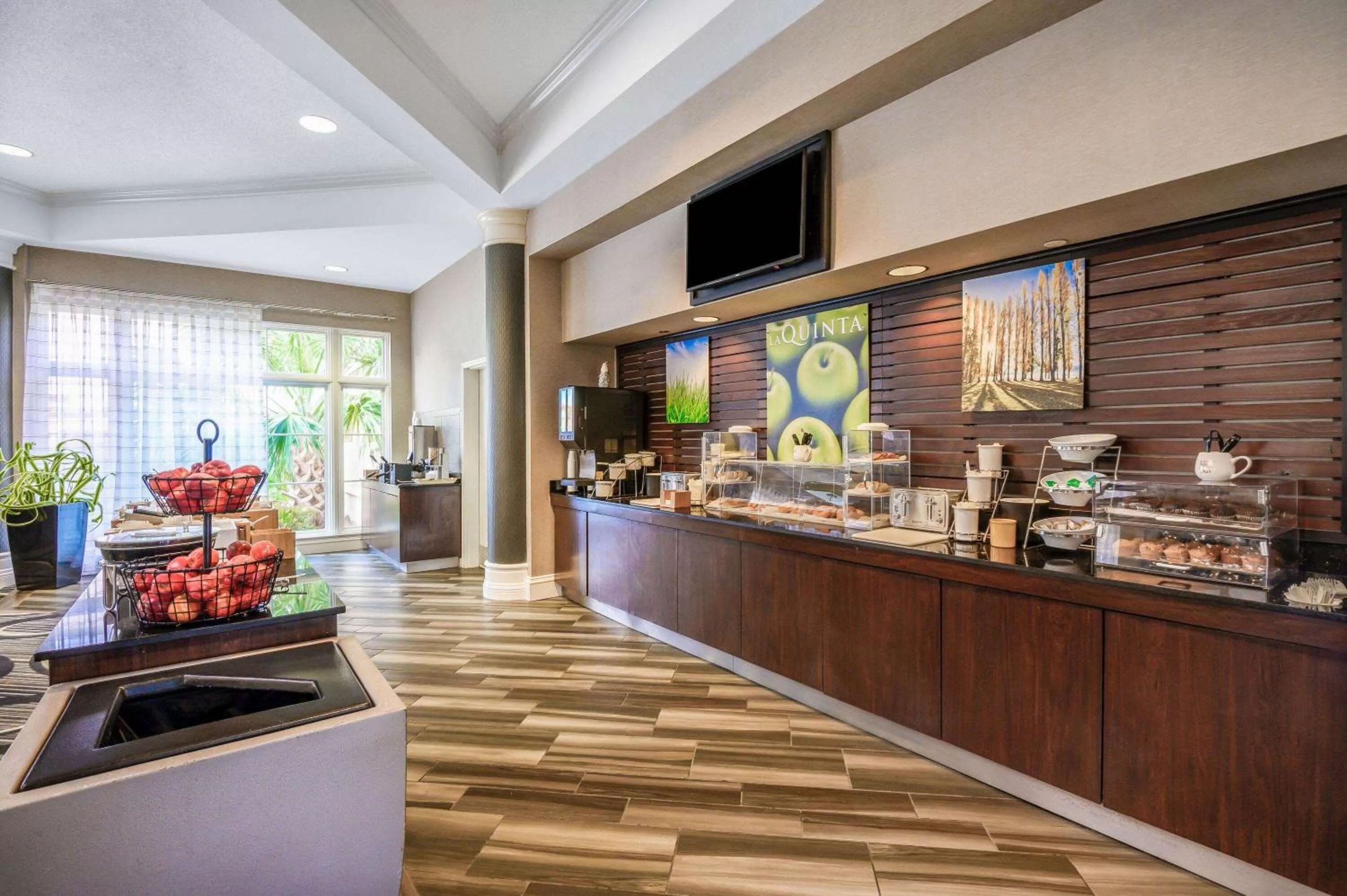 Breakfast in La Quinta by Wyndham Myrtle Beach Broadway Area