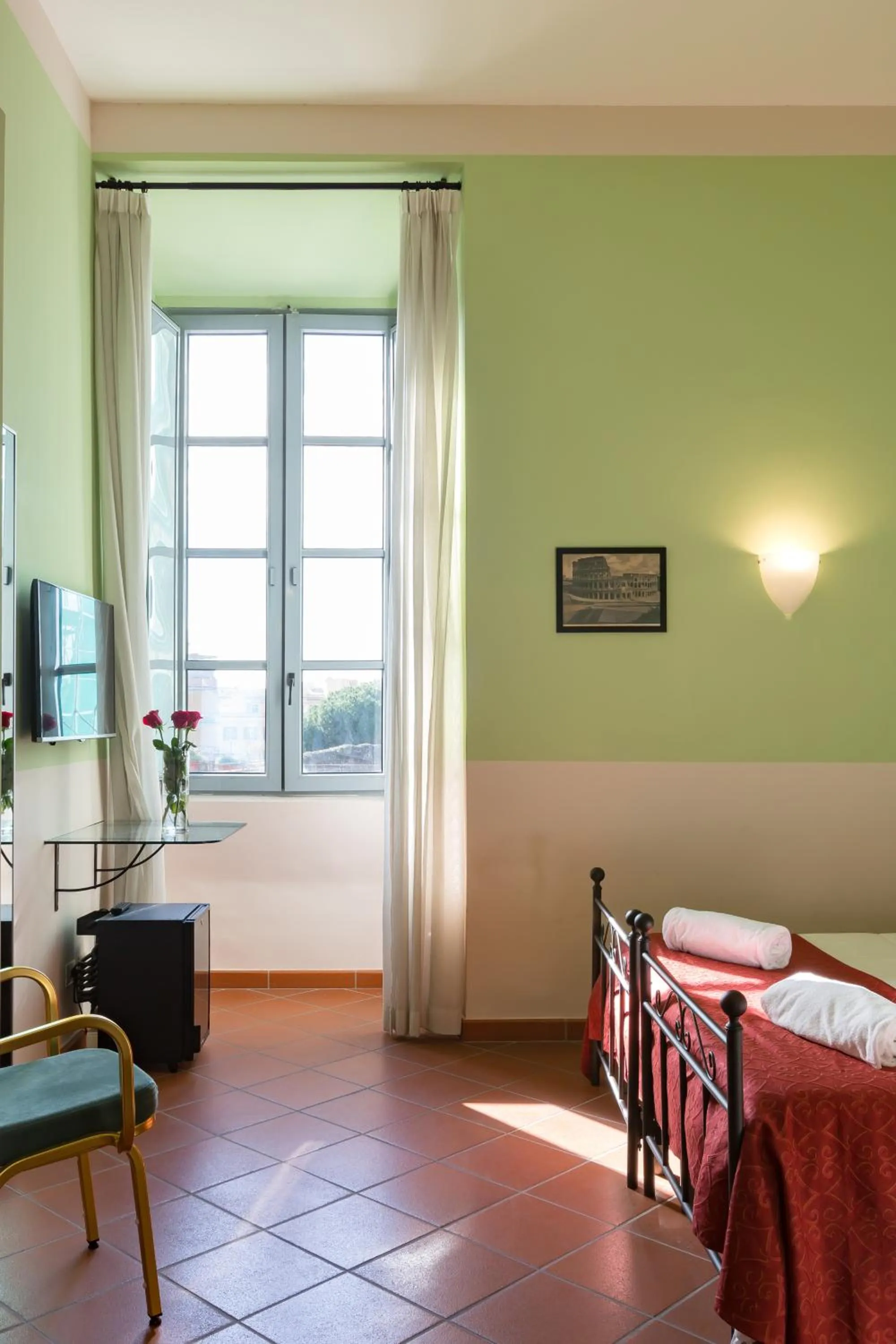 Landmark view, Bed in Domus Sessoriana