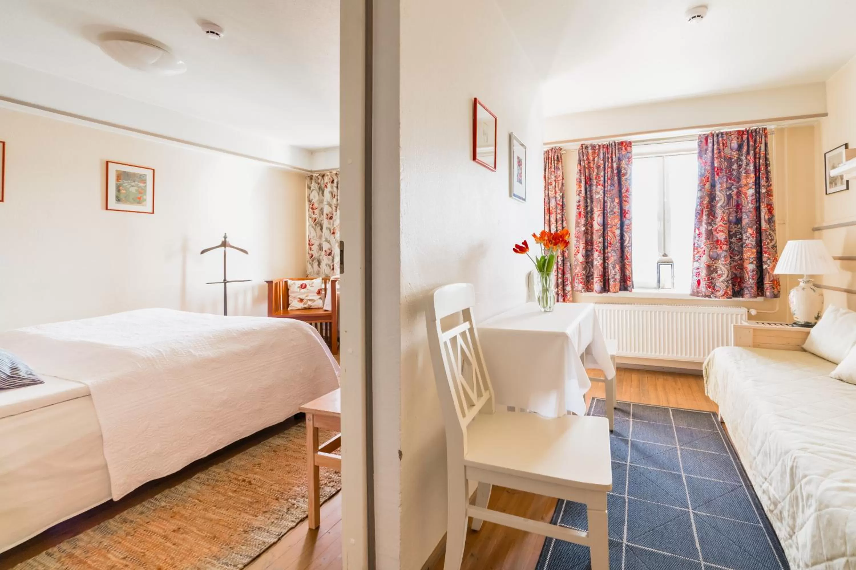 Photo of the whole room, Bed in Lossiranta Lodge