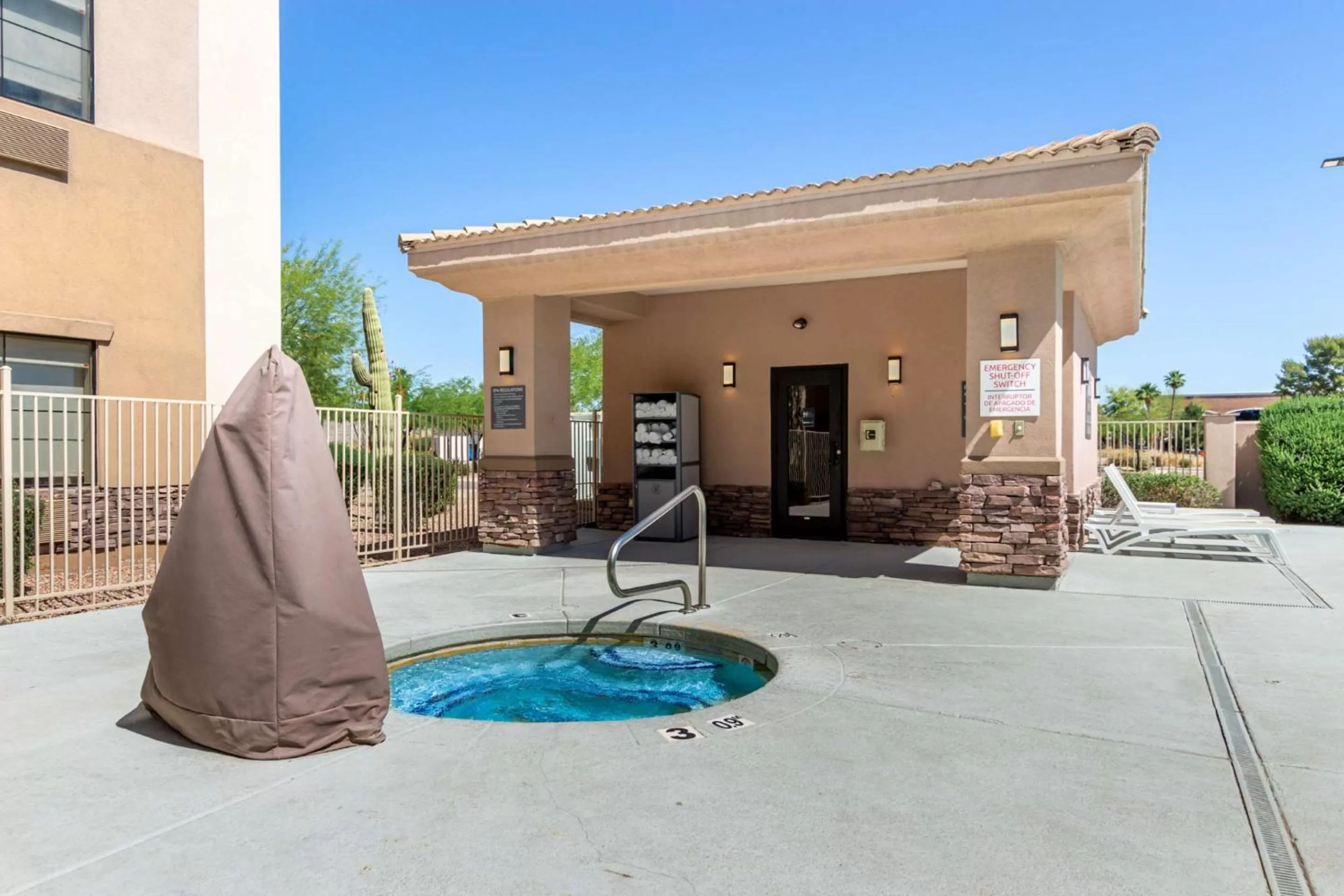 Pool view in Fountain Park Hotel BW Signature Collection