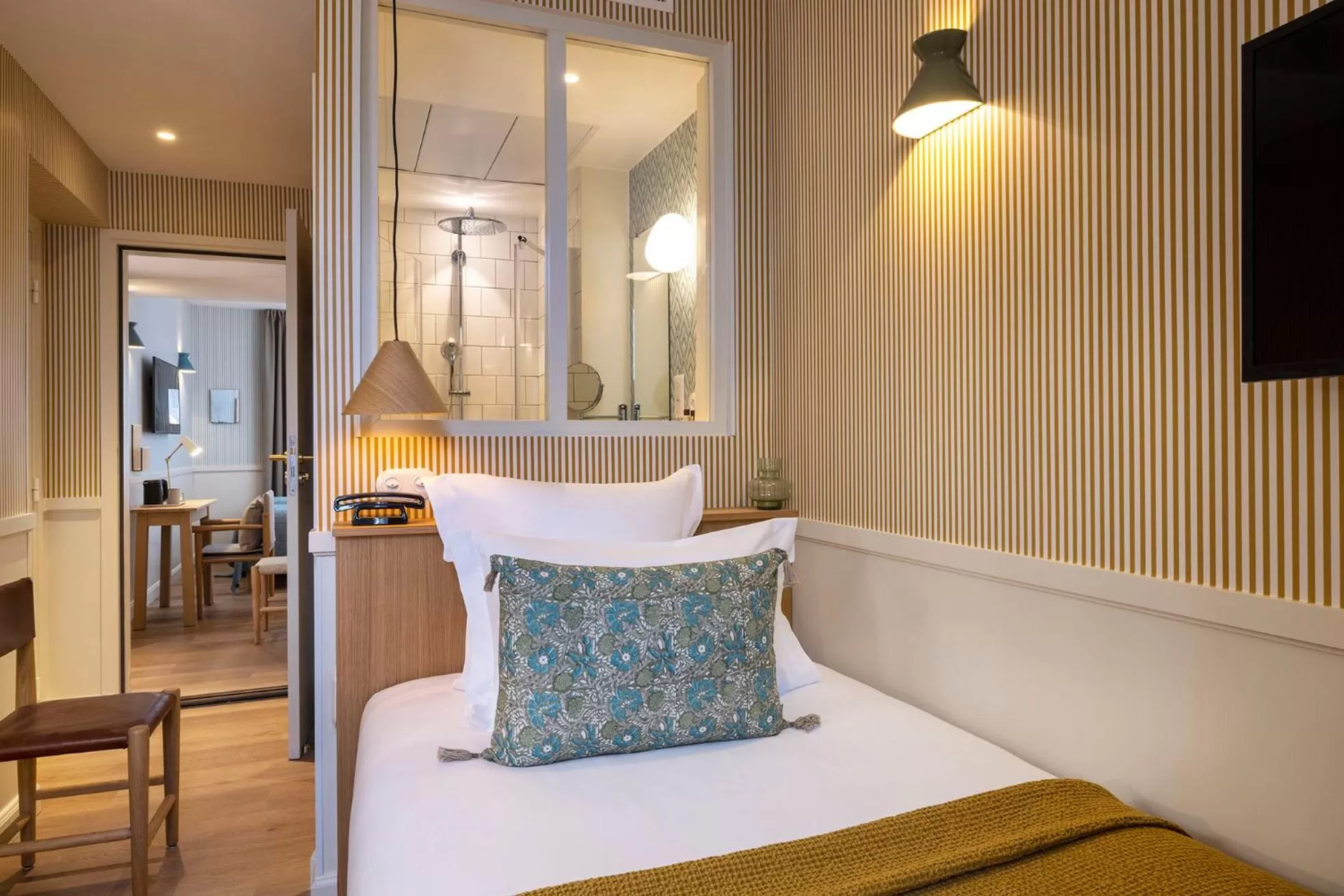 Property building, Bed in Le Petit Oberkampf Hotel & Spa