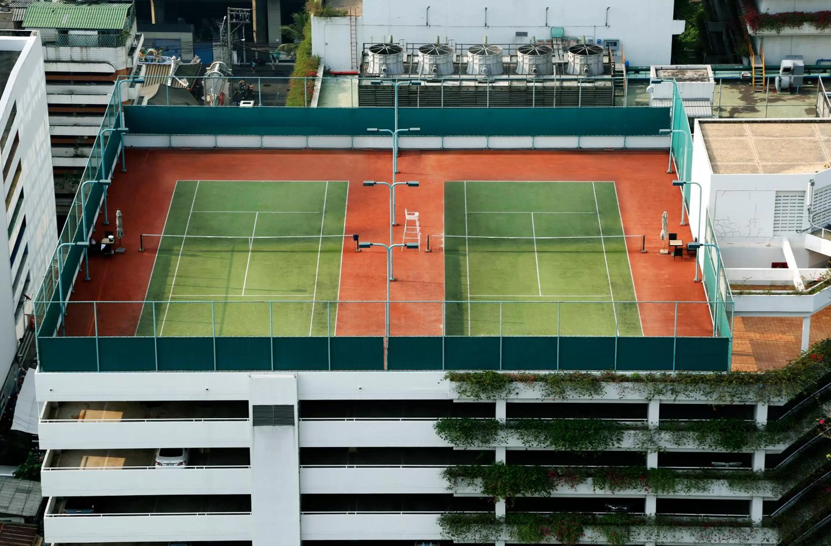 Tennis court in Shangri-La Bangkok