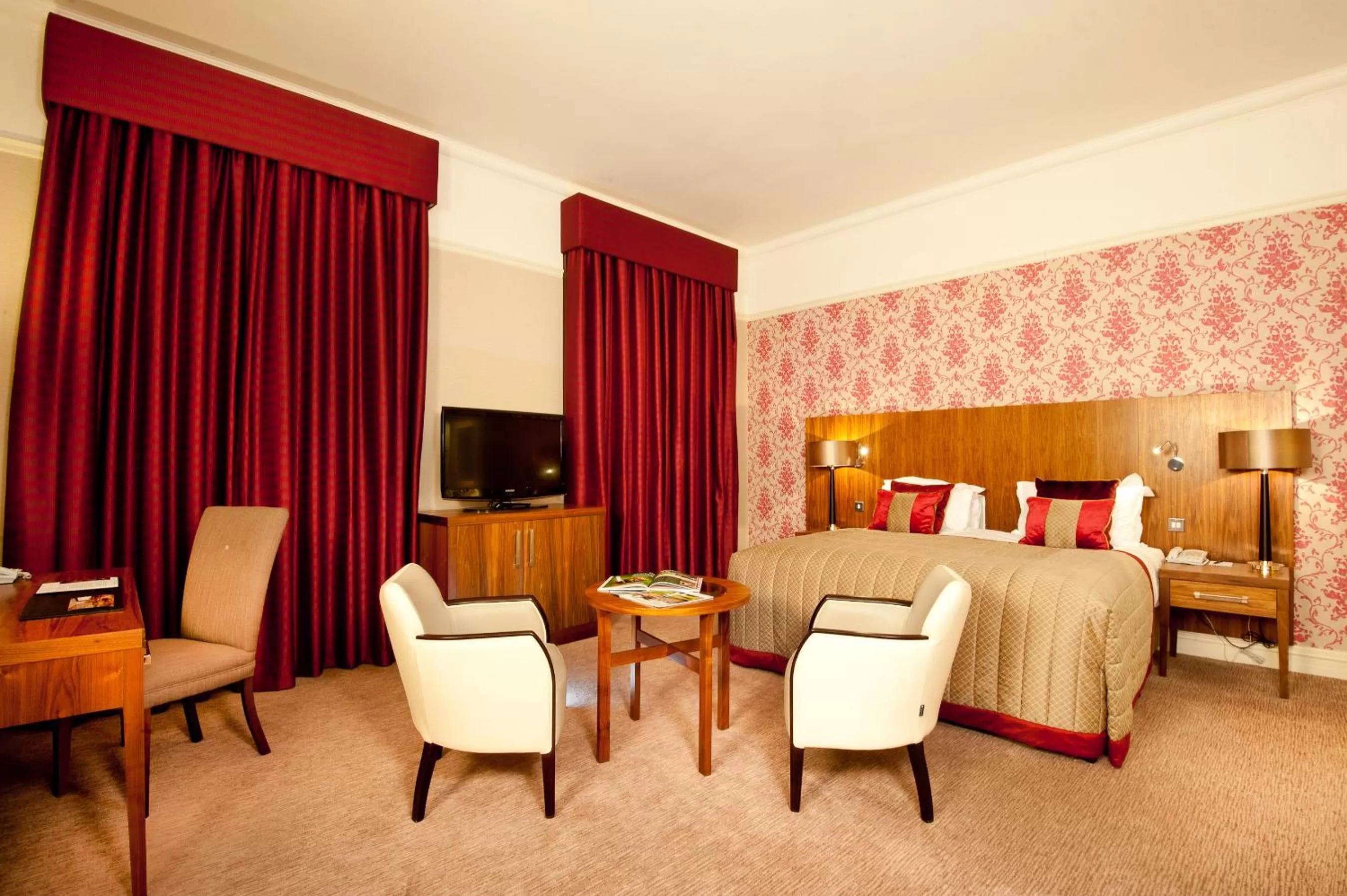 Photo of the whole room, Bed in The Grand, York