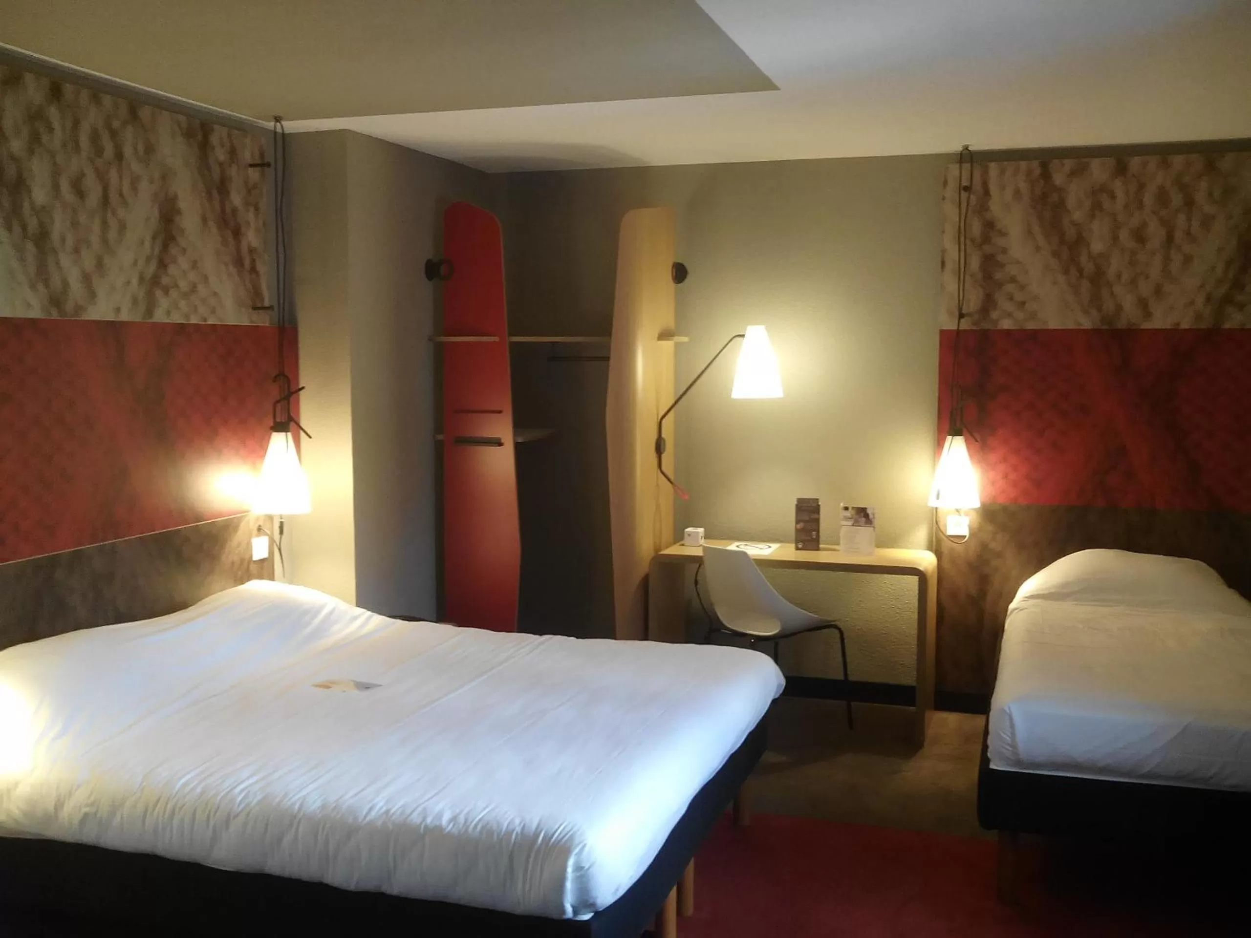 Photo of the whole room, Bed in Ibis Aéroport Bâle Mulhouse