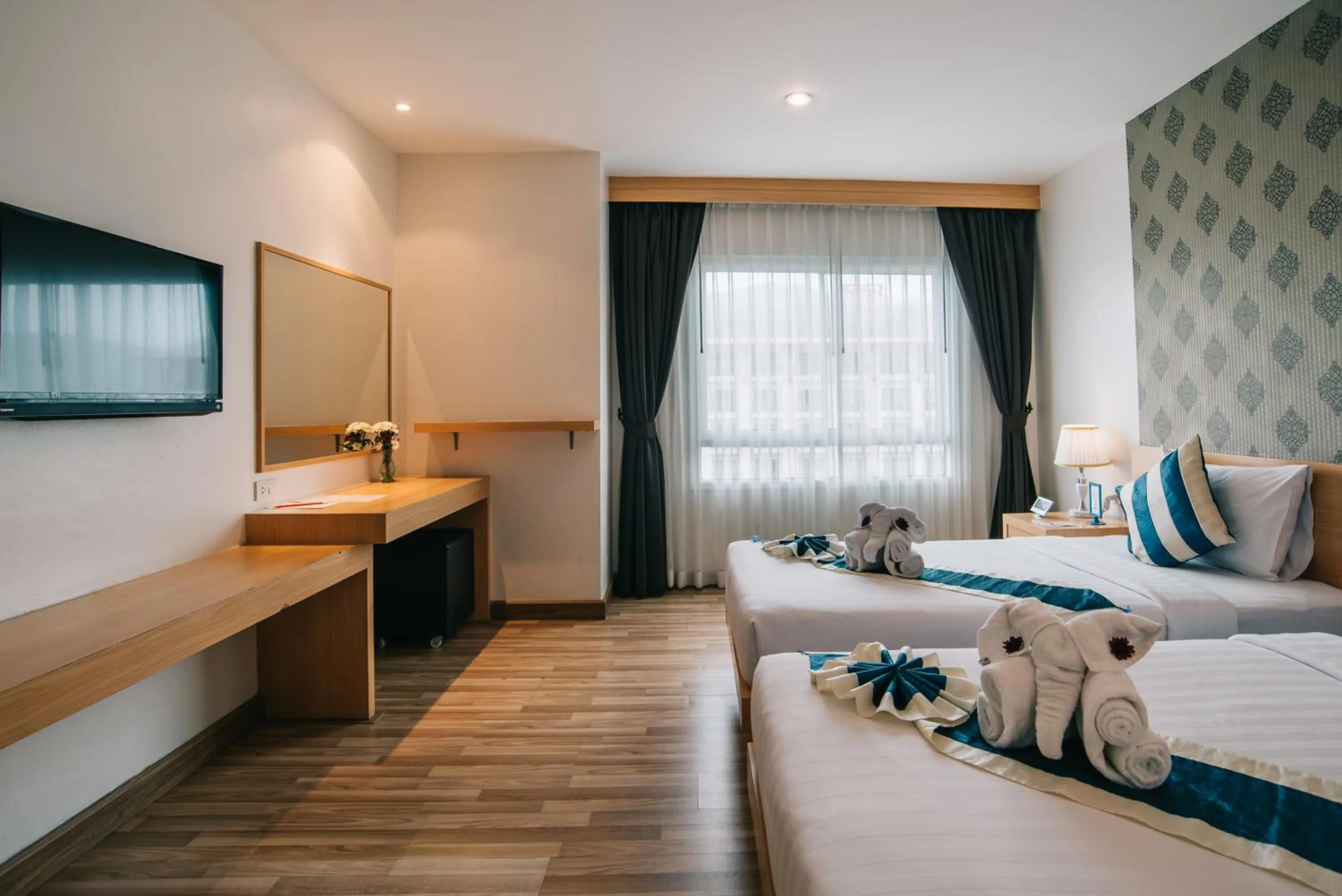 Photo of the whole room, Bed in iCheck inn Central Patong