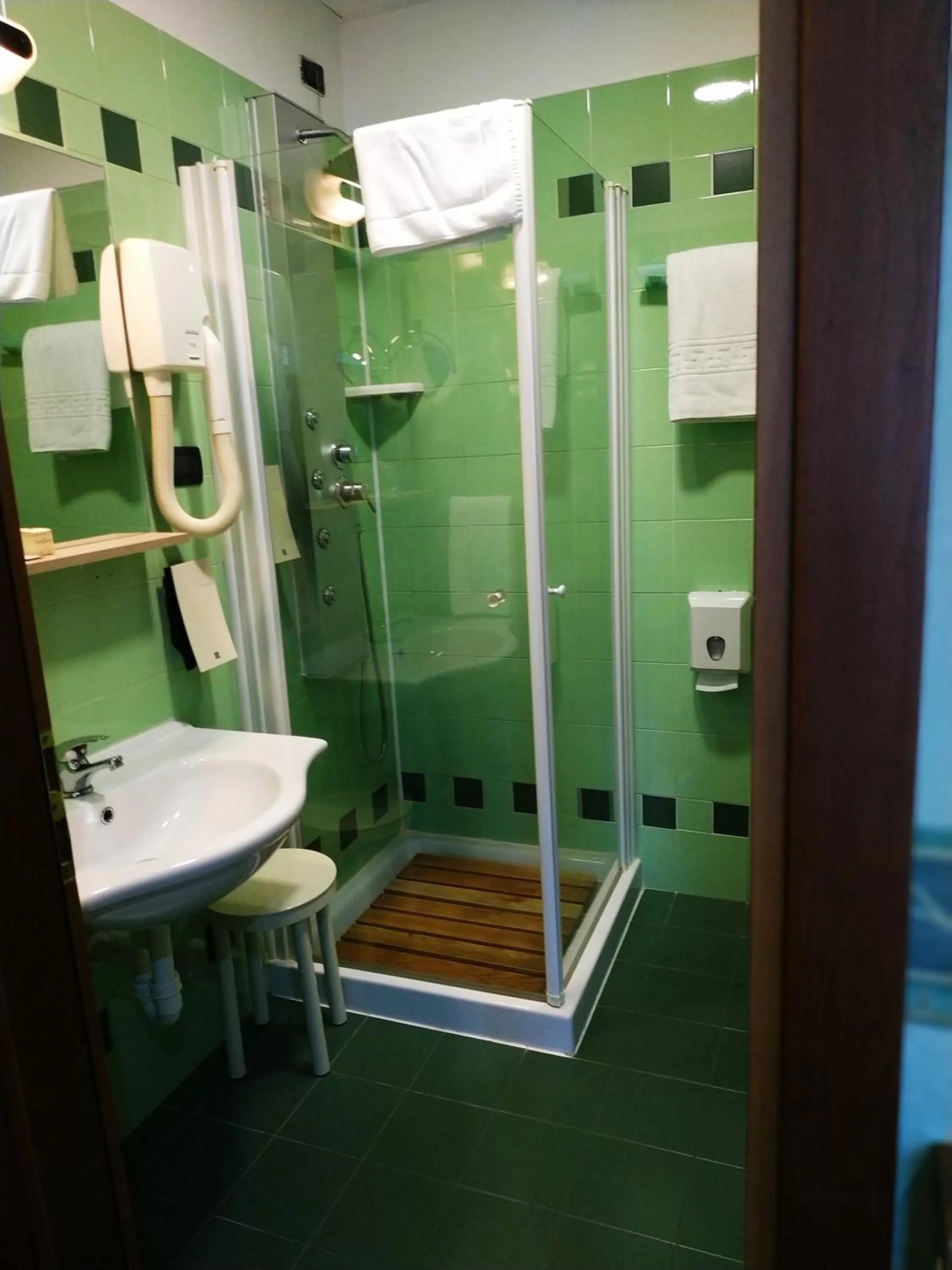 Bathroom in Hotel Aurora