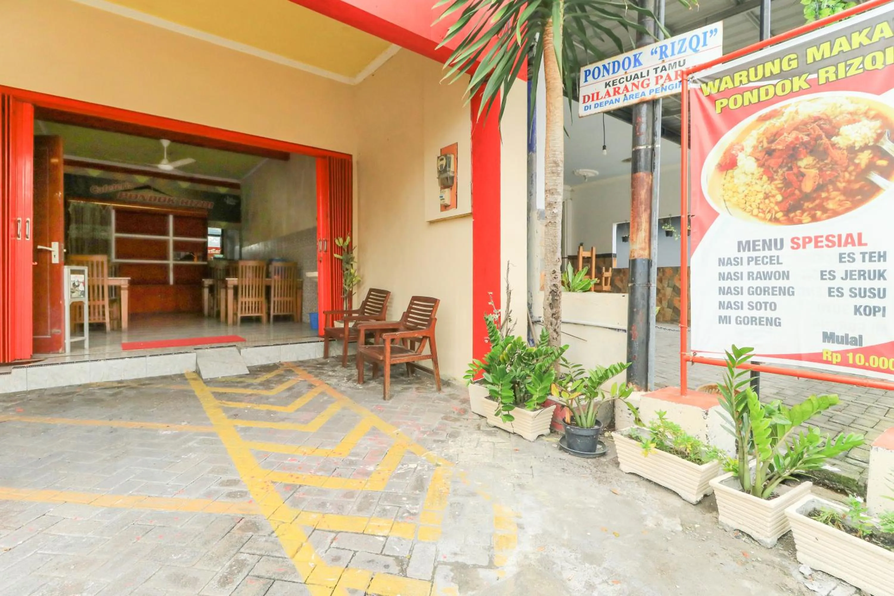 Restaurant/places to eat in Penginapan Pondok Rizqi Syariah