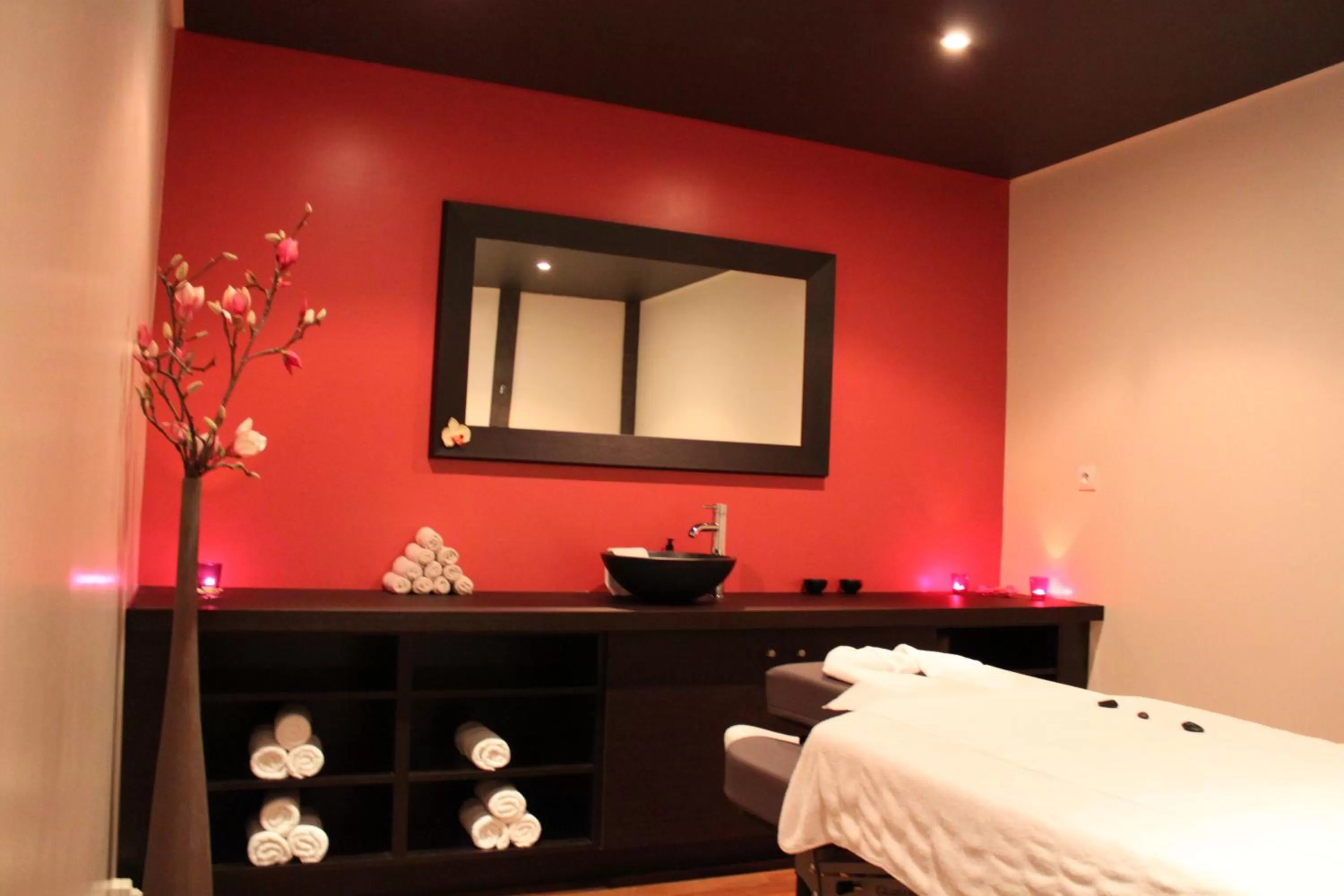 Massage, Bed in Hotel & Spa Le Pavillon