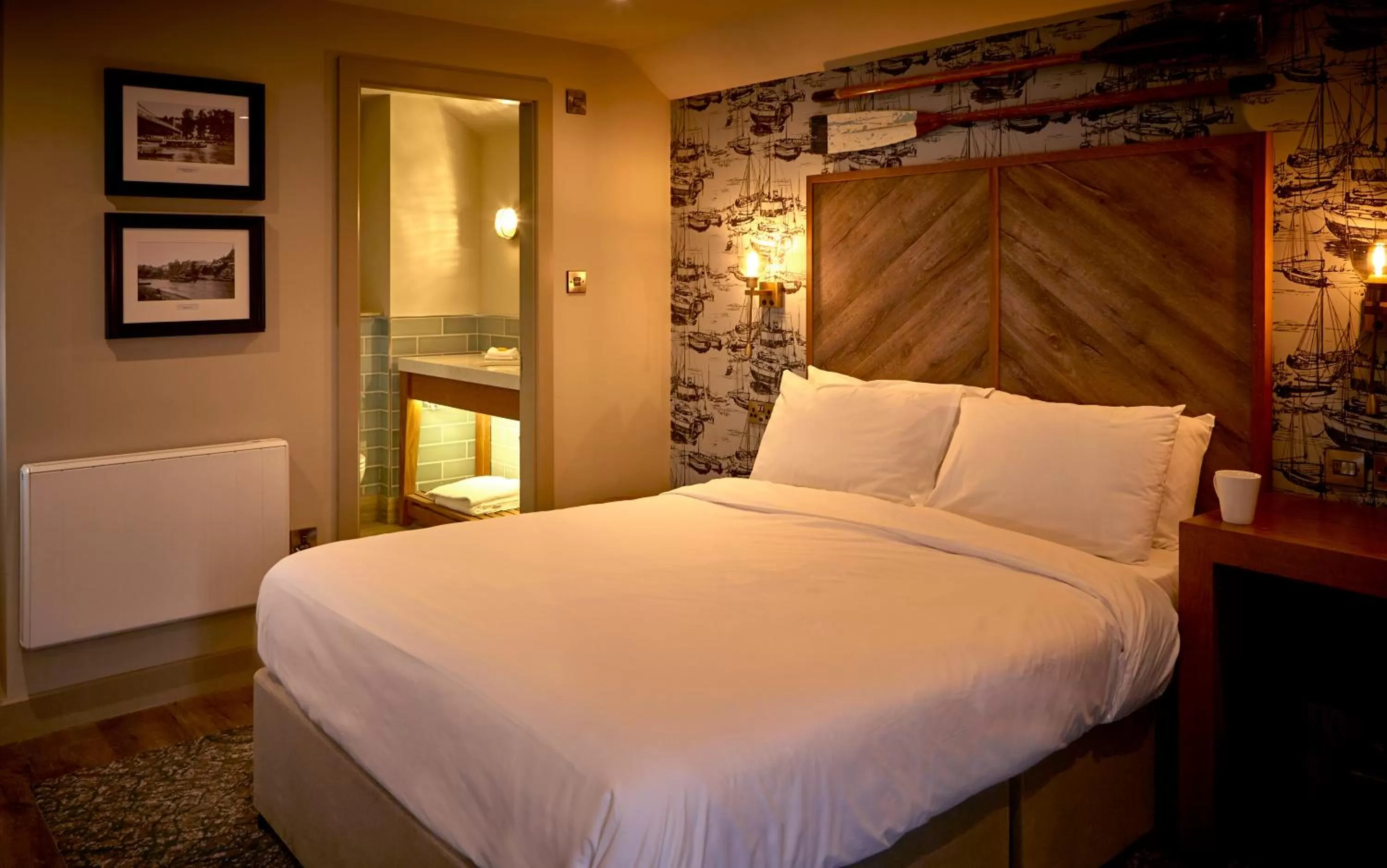 Bedroom, Bed in The Boathouse Inn & Riverside Rooms