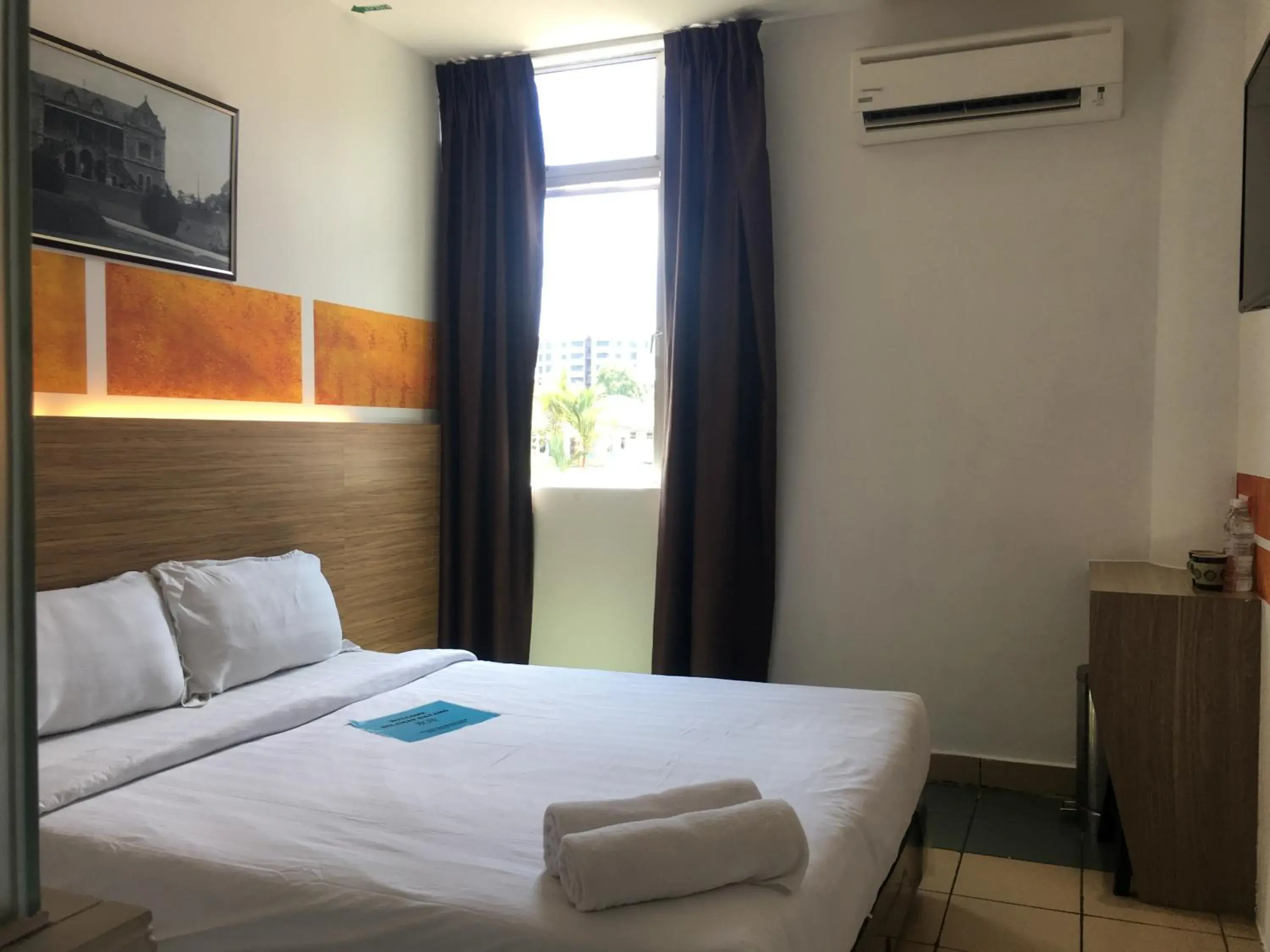 Budget Double Room in Place2Stay @ Kenyalang Budget Double Room in Place2Stay @ Kenyalang