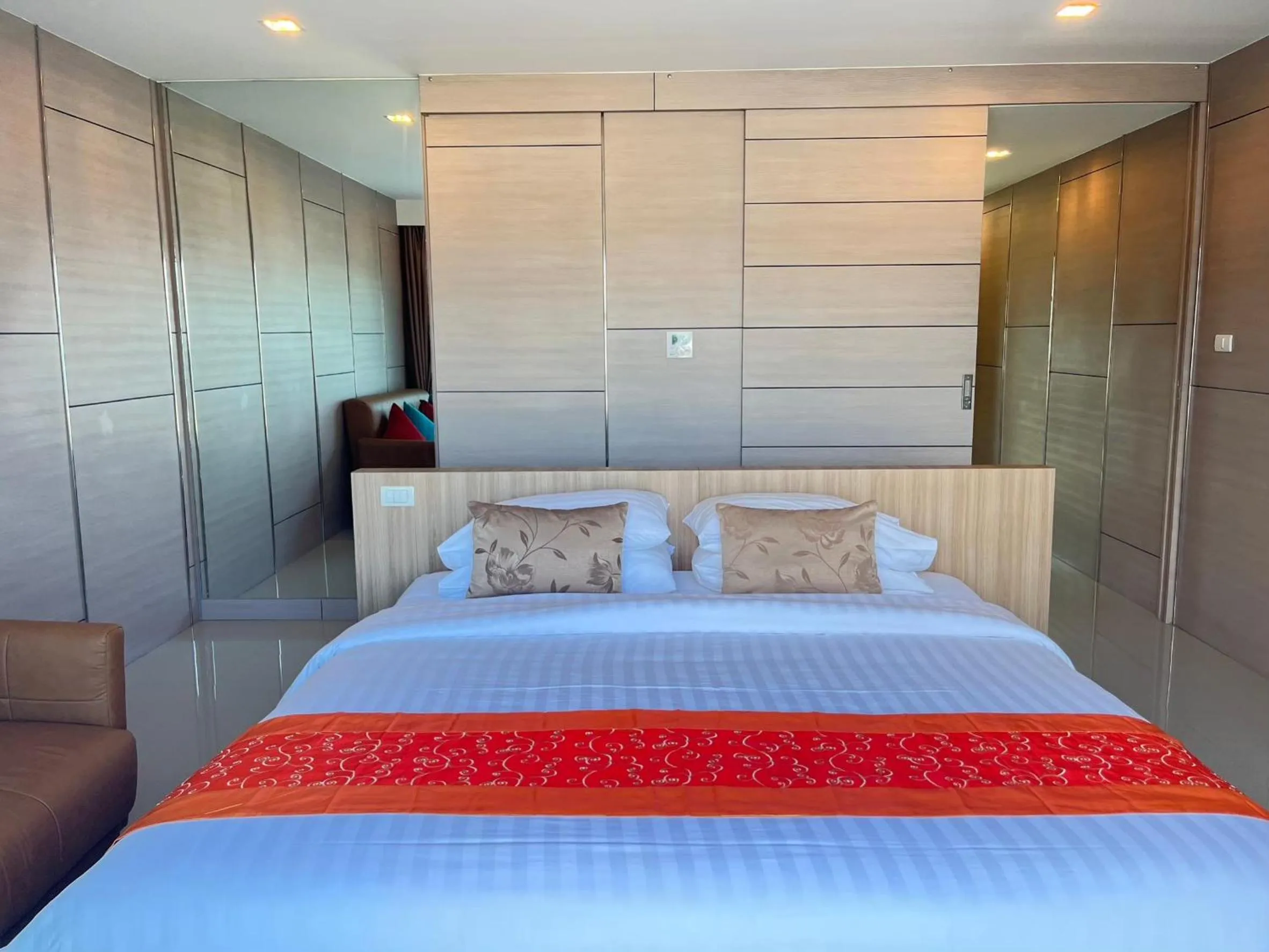 Bedroom, Bed in Patong Bay Hill