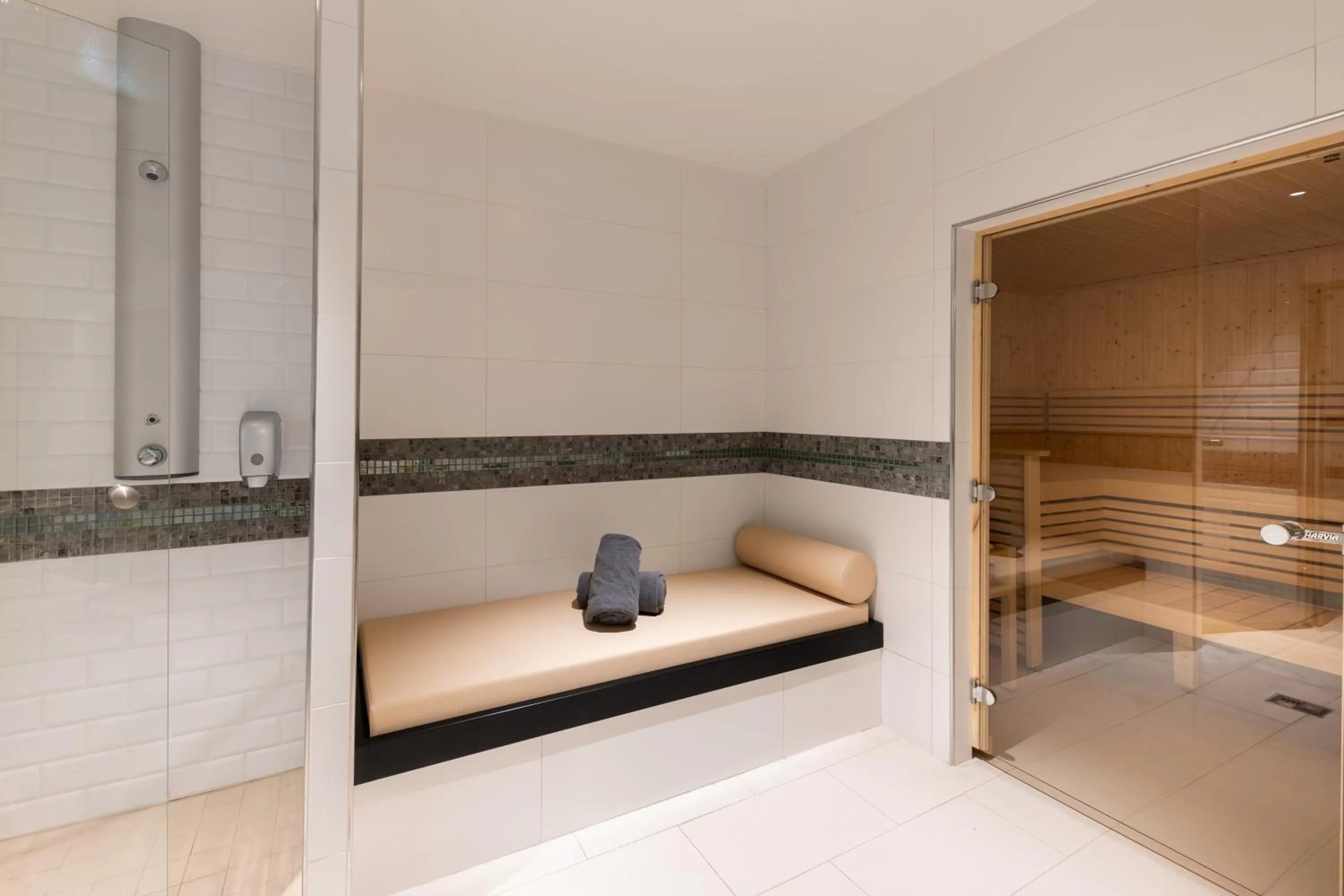 Steam room, Bed in Disney Hotel New York - The Art of Marvel