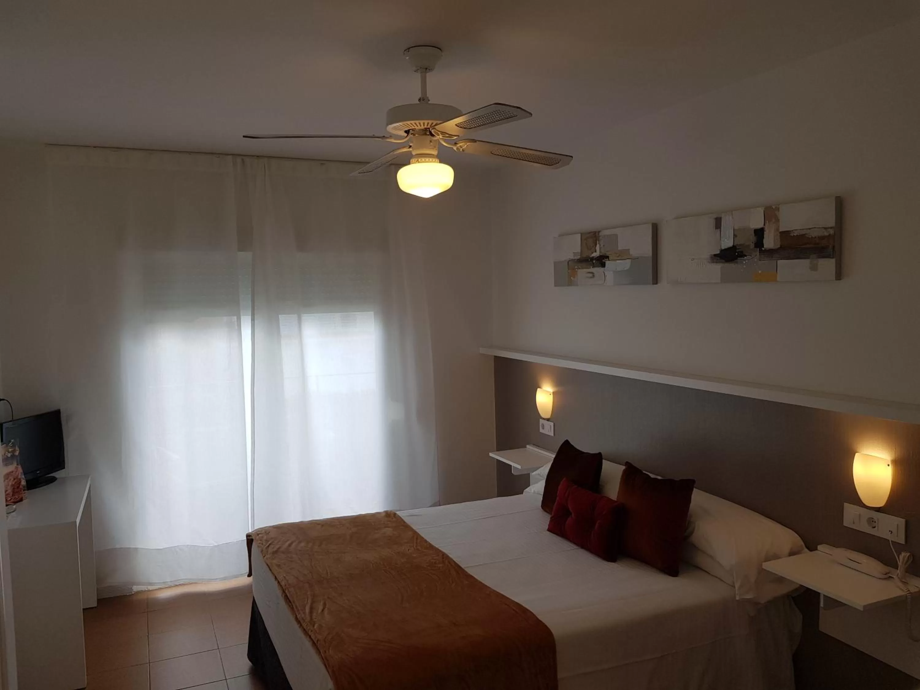 Photo of the whole room, Bed in Campomar Playa