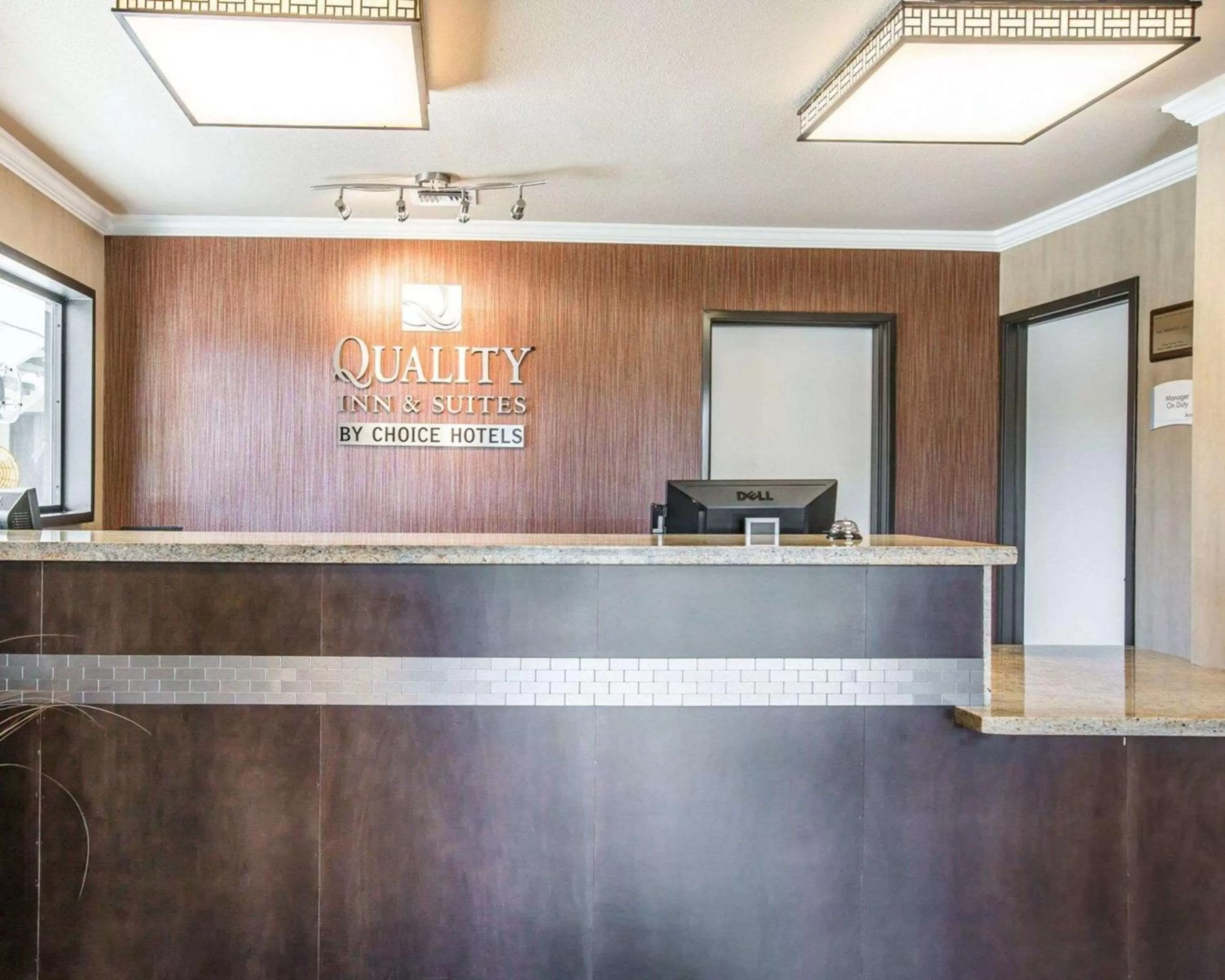 Lobby or reception in Quality Inn & Suites Woodland - Sacramento Airport