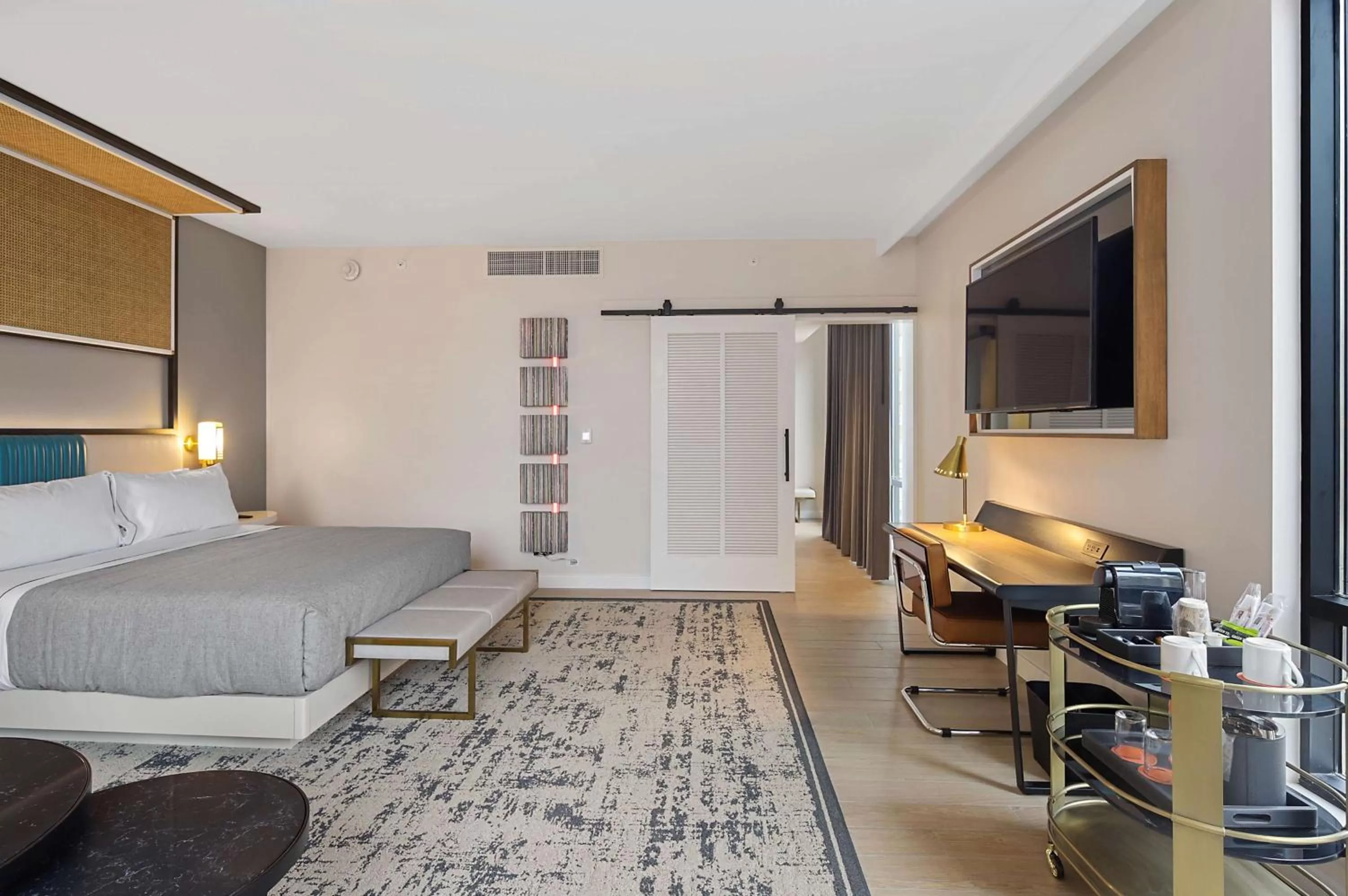 Bed in Canopy By Hilton Memphis Downtown