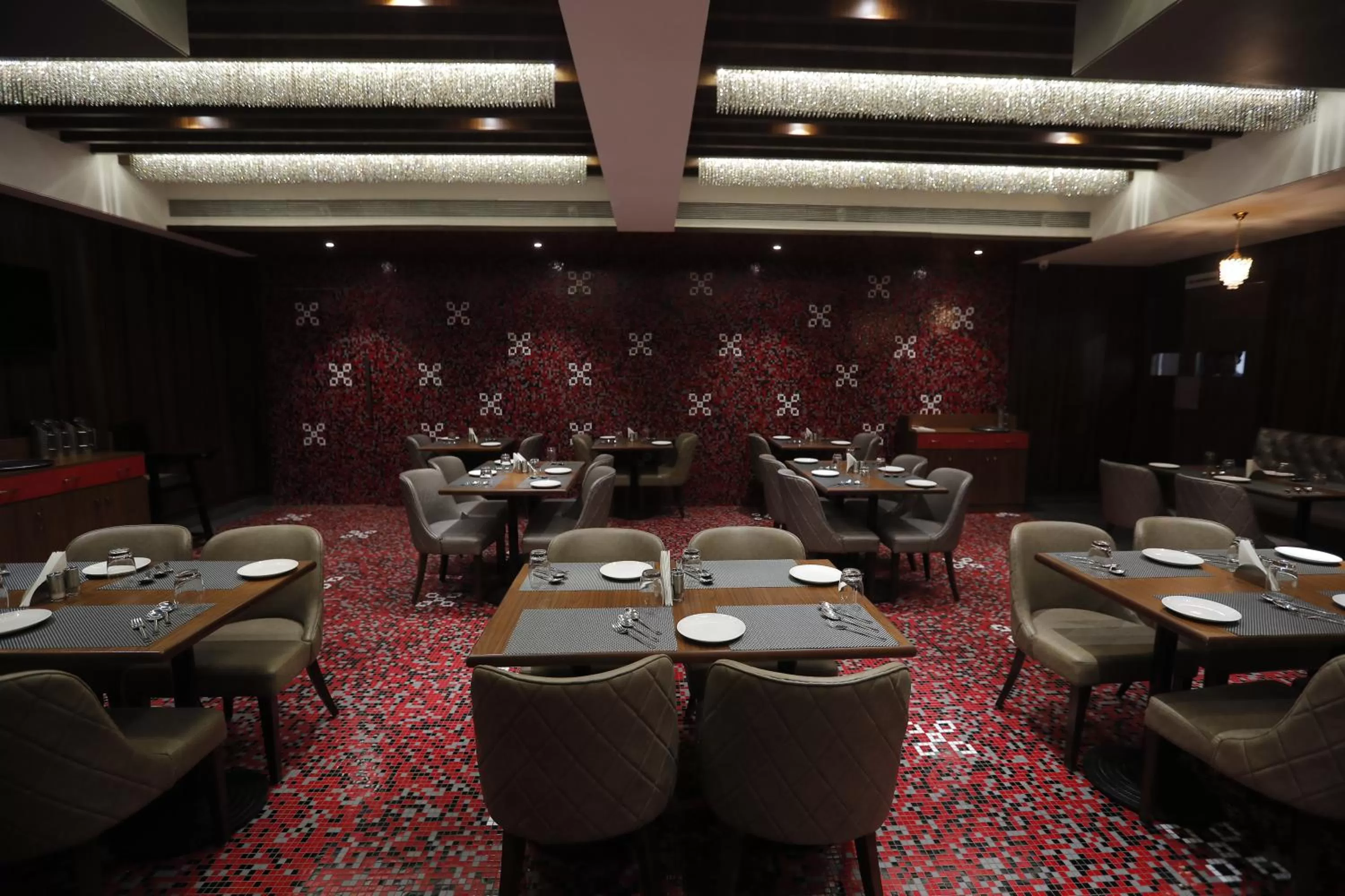 Restaurant/places to eat in Hotel Radiance