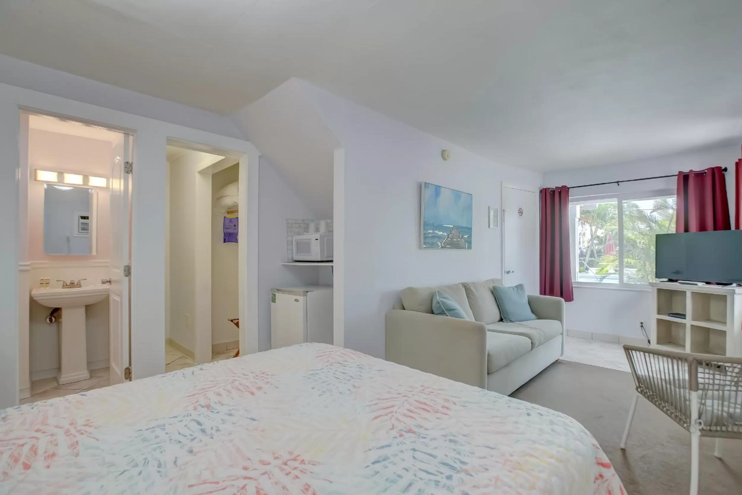 TV/Entertainment Center in Seahorse Guesthouse