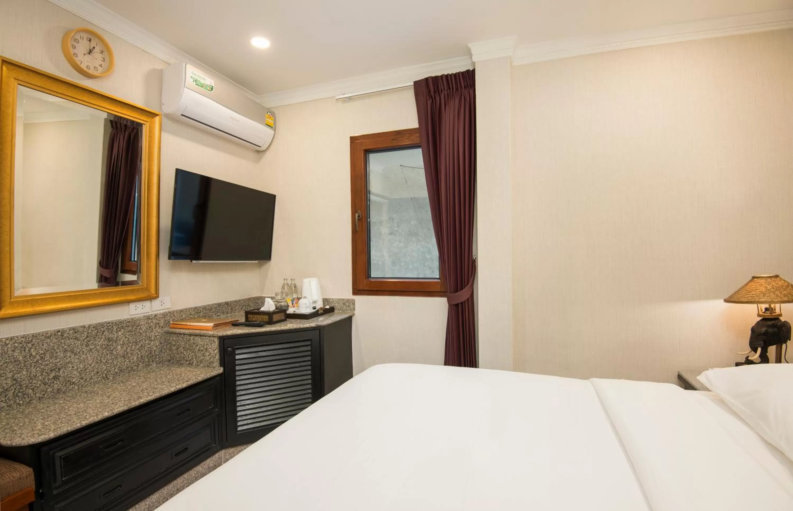 Bedroom, Bed in The Ambiance Hotel