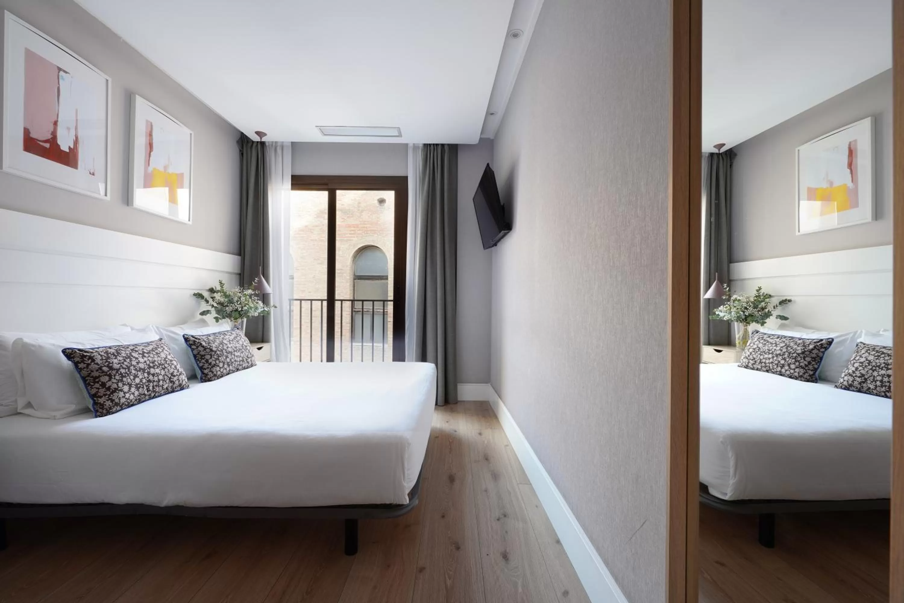 Bed in Numa Barcelona Brio
