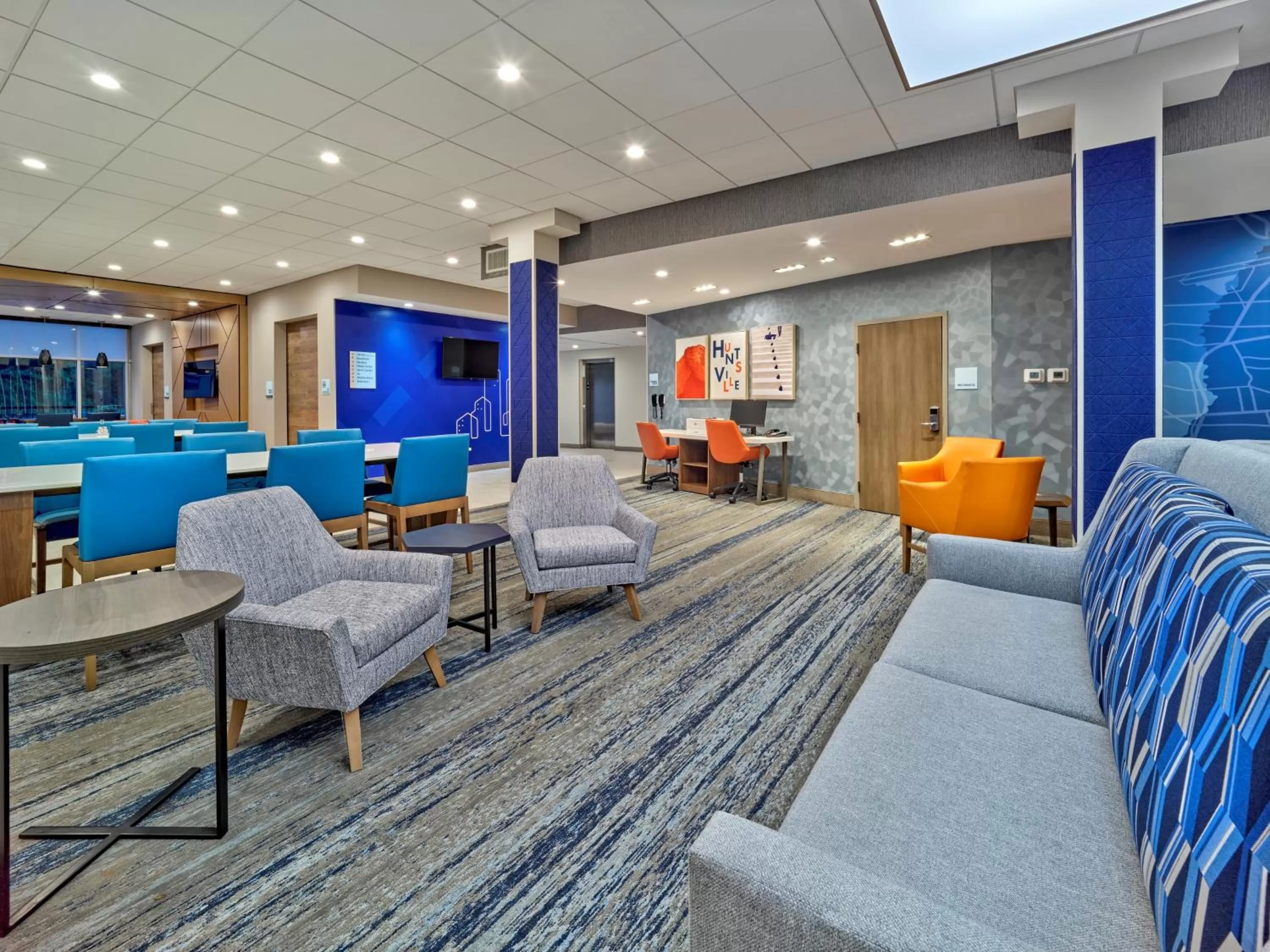Lobby or reception in Holiday Inn Express - Huntsville Space Center by IHG